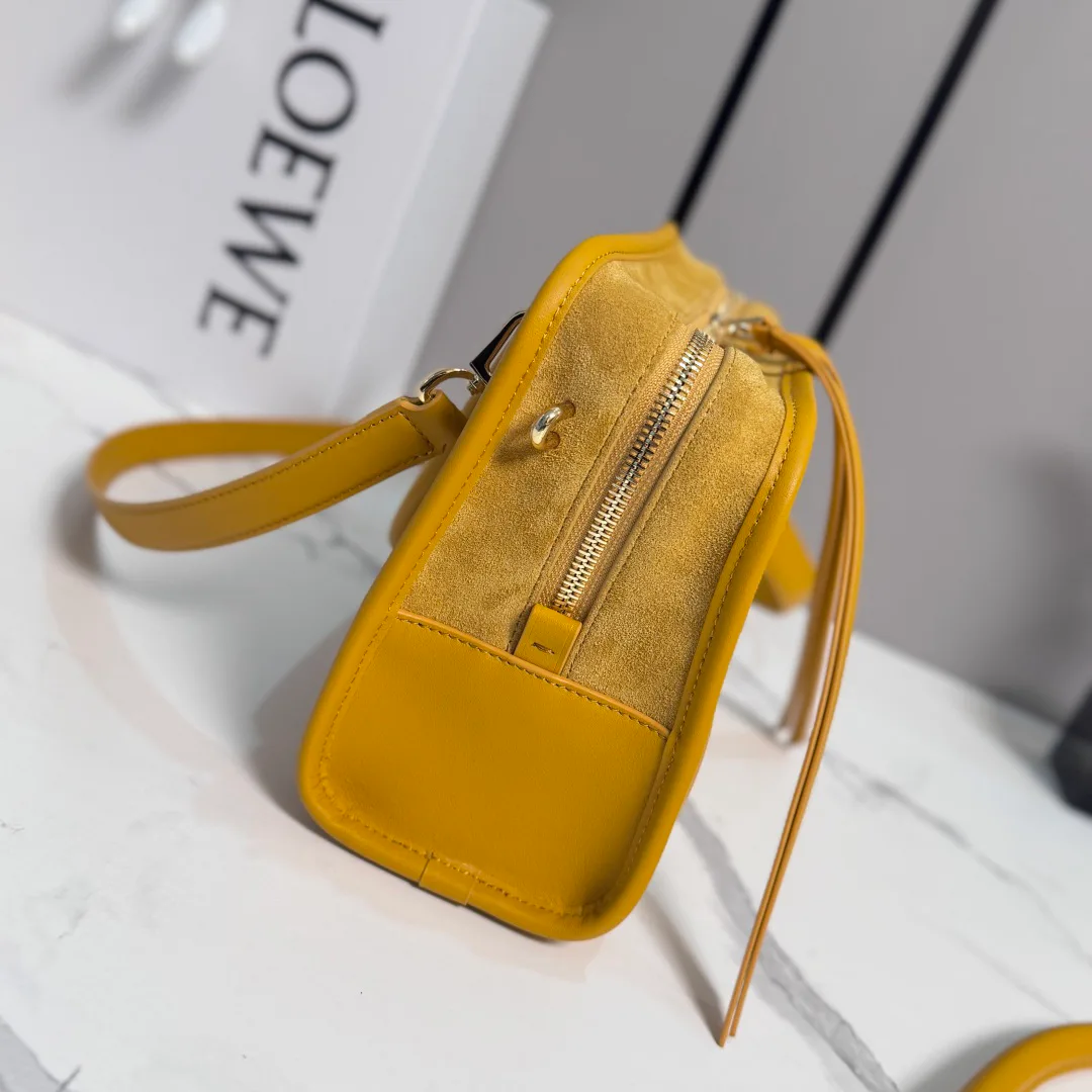 Women's Classic Handbags LOEWE 18328832