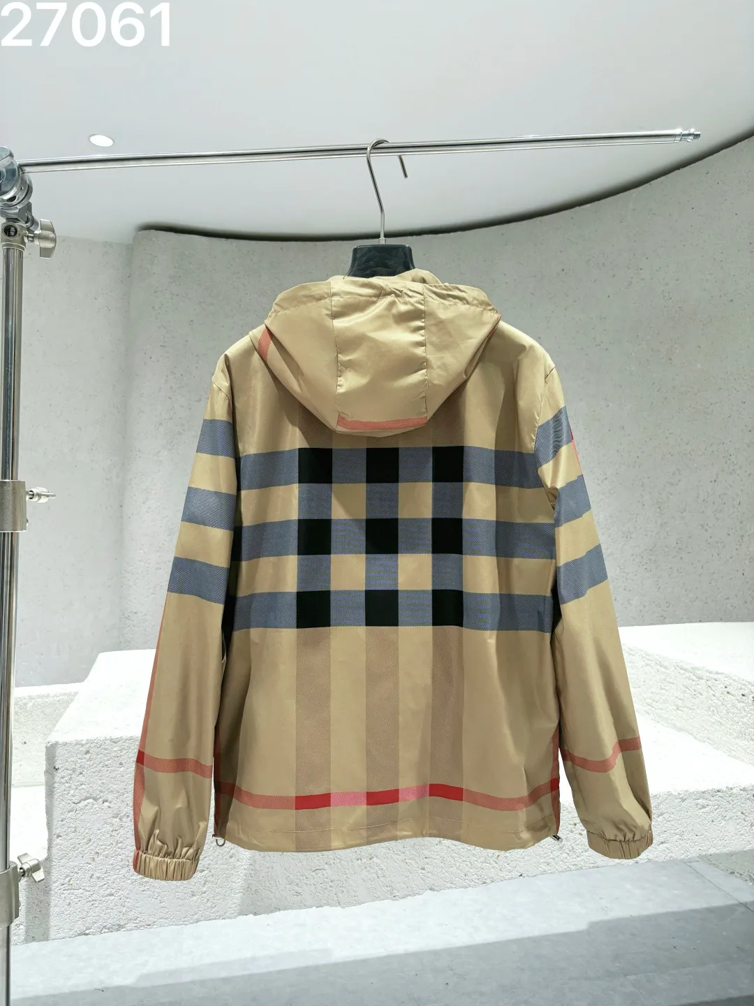 Men's Jackets And Down Jackets BURBERRY 18179482