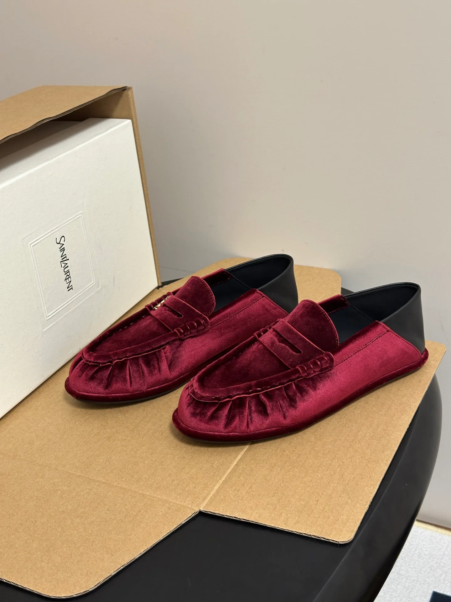 Women's Loafers And Moccasins SAINT LAURENT 18049139