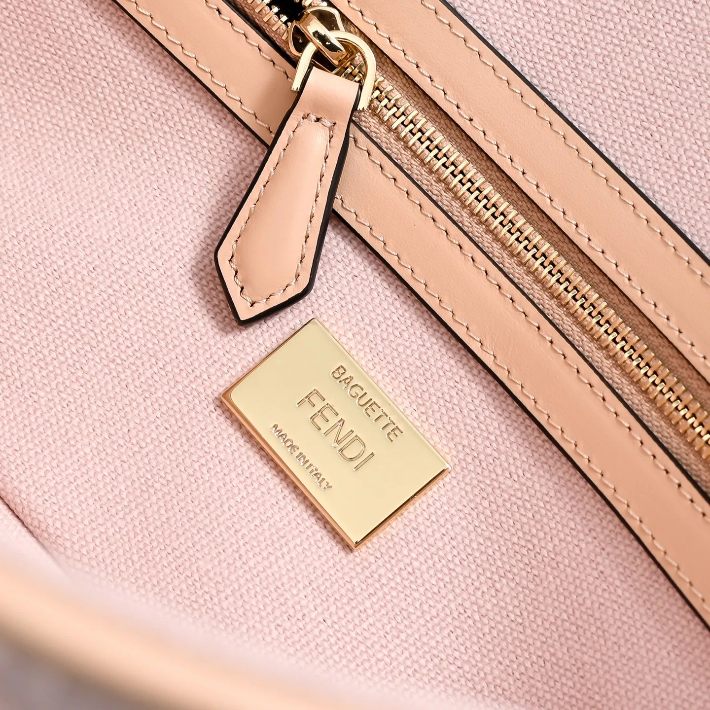 Women's Classic Handbags FENDI 18004262