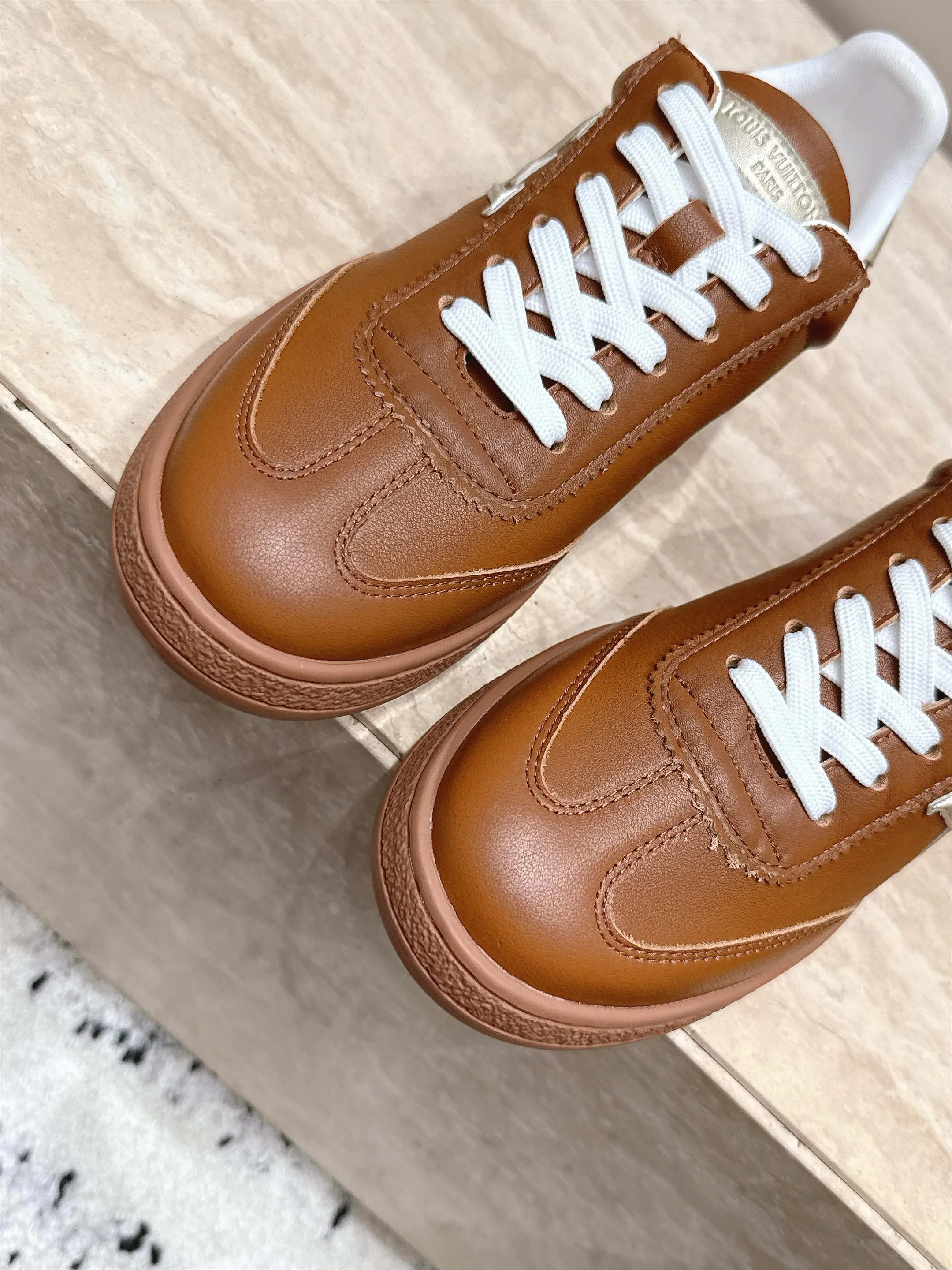 Women's Sneakers LOUIS VUITTON 18492489