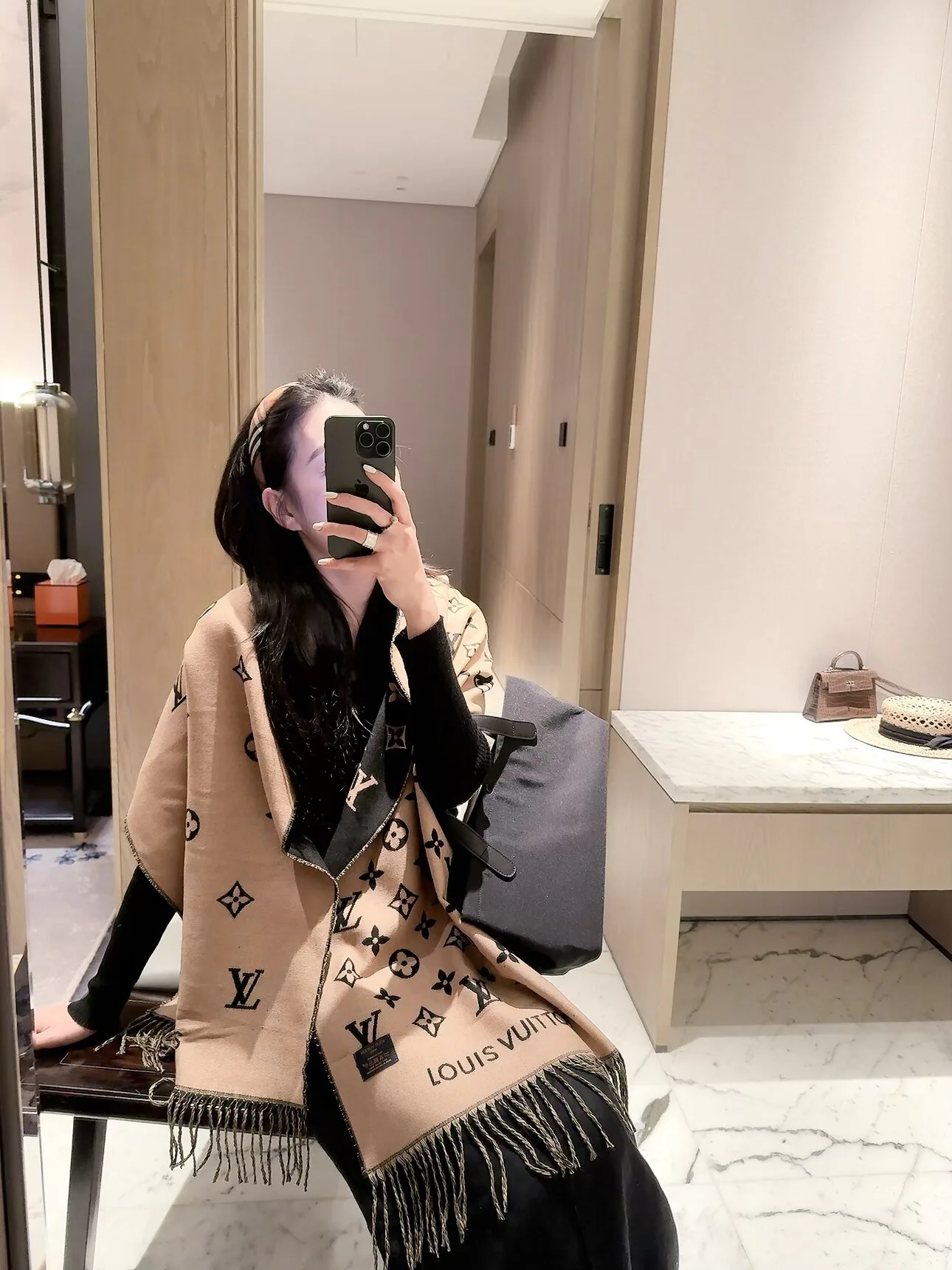 Scarves LOUIS VUITTON 18322602