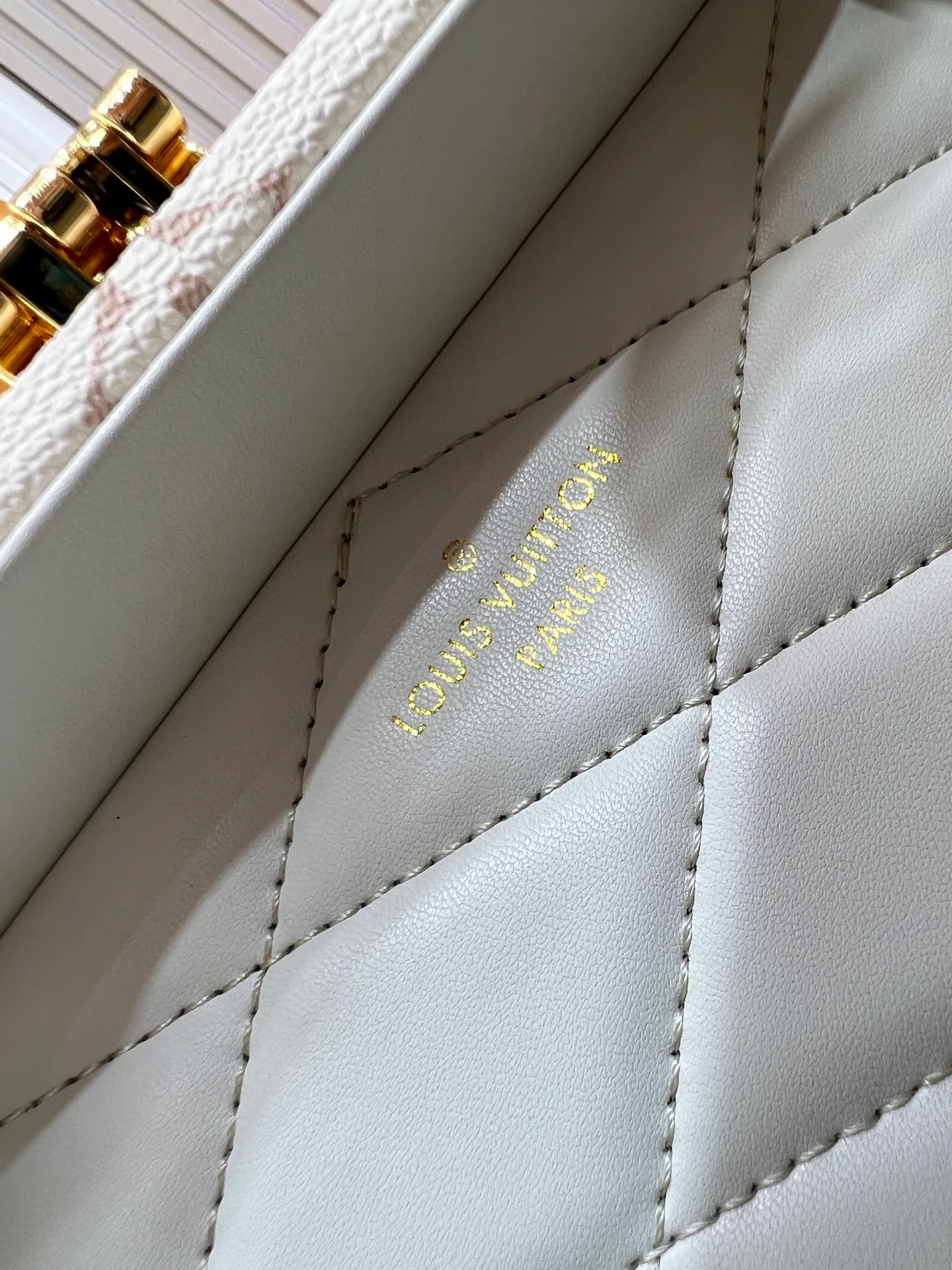 Women's Classic Handbags LOUIS VUITTON 17904082