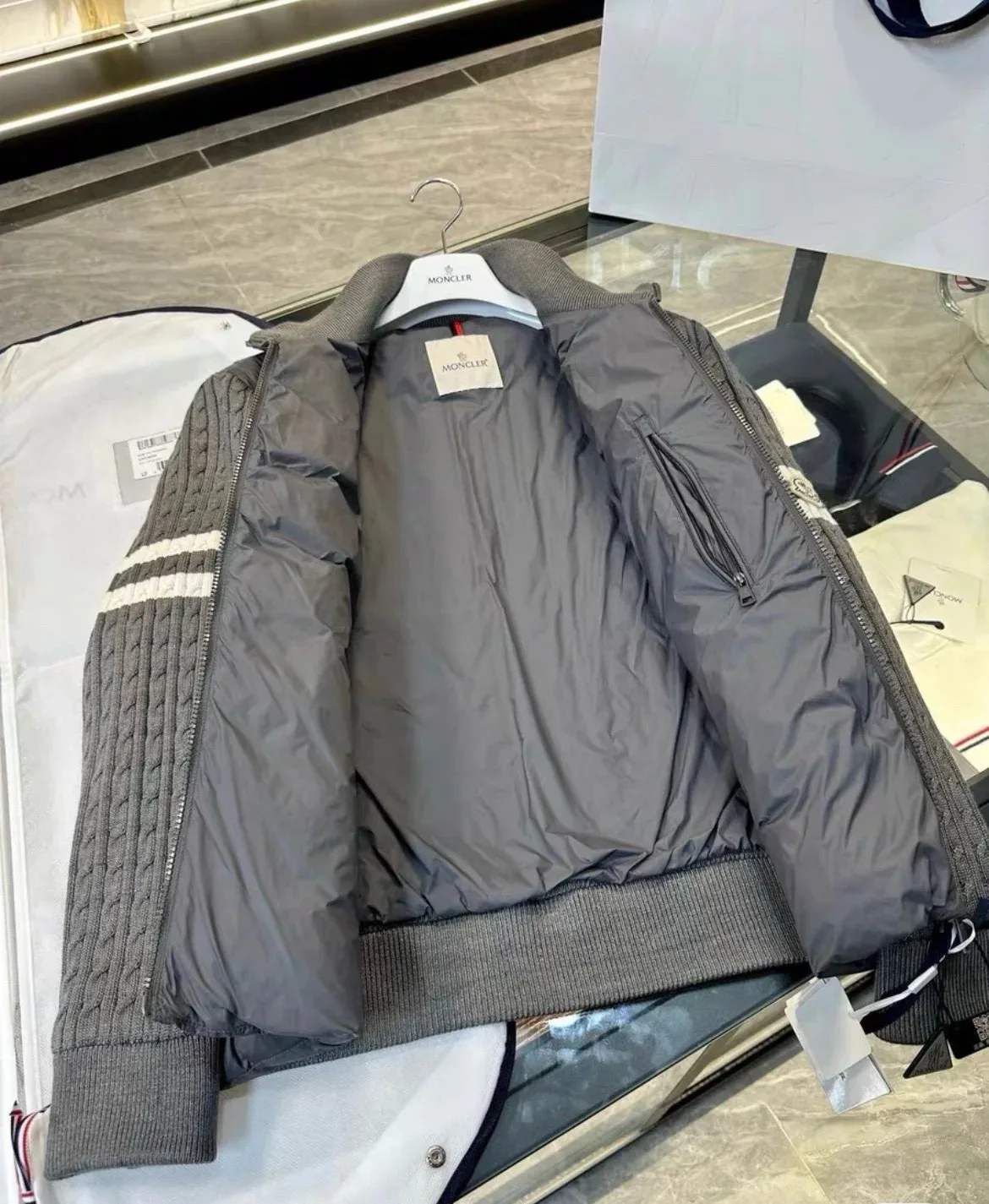 Women's Jackets And Down Jackets MONCLER 18131384