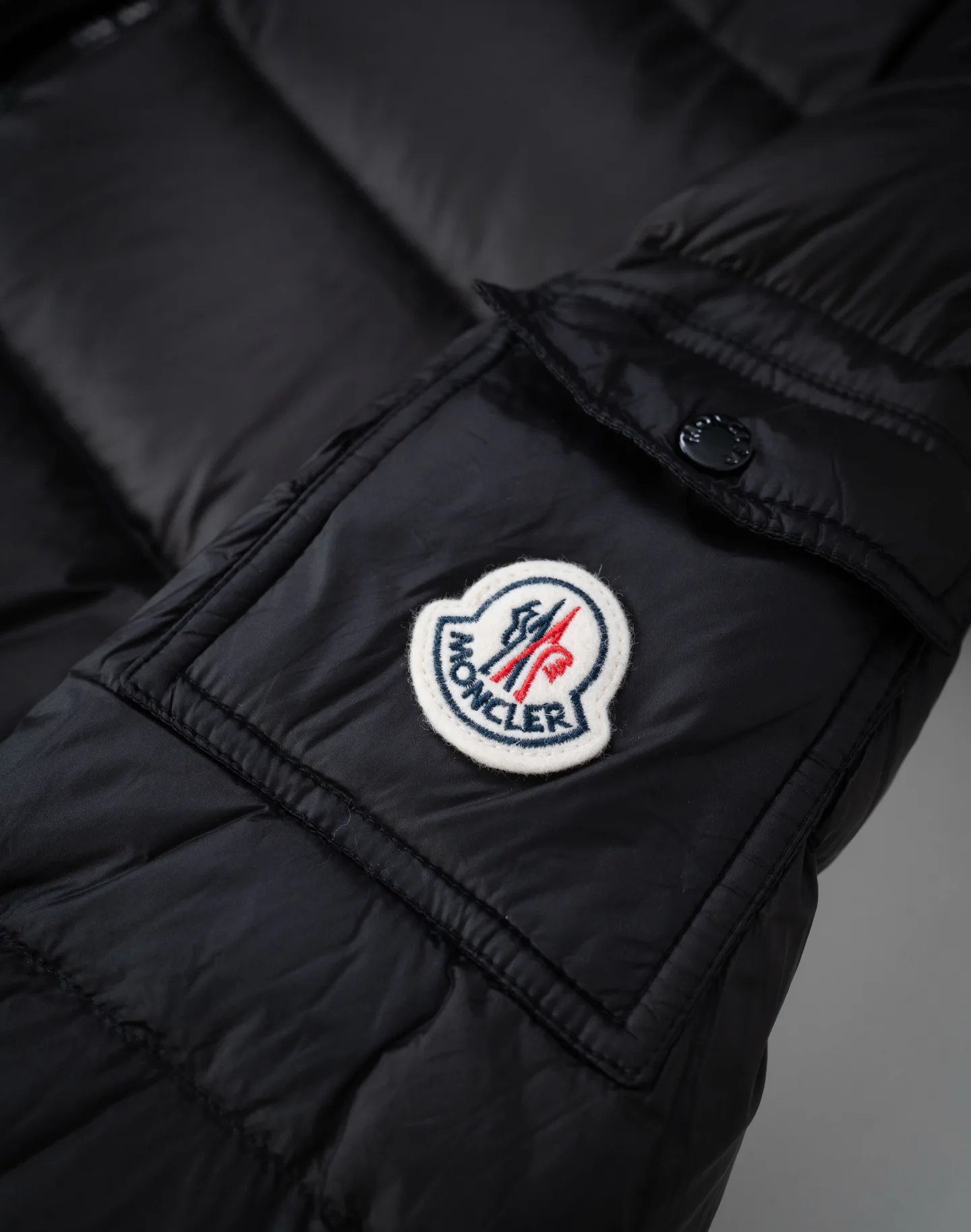 Women's Jackets And Down Jackets MONCLER 18141270