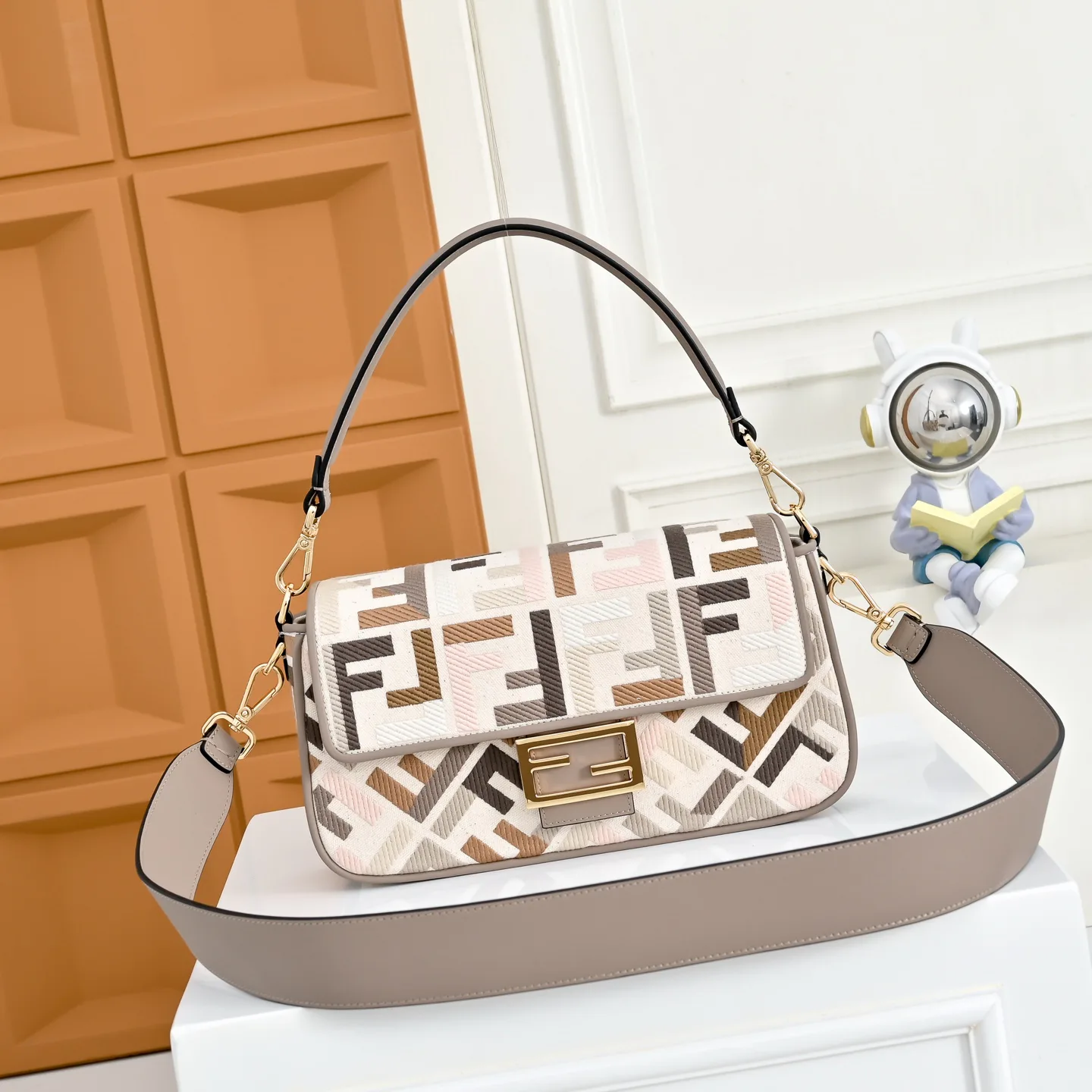 Women's Classic Handbags FENDI 18004260