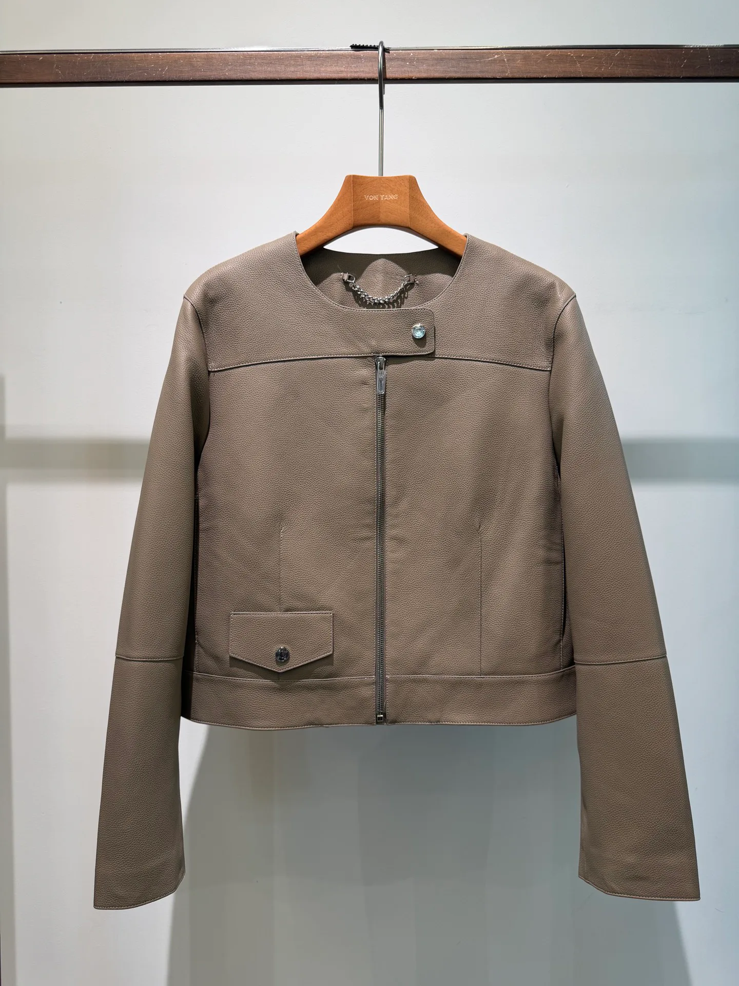 Women's Leather Jackets And Sheepskin Coats HERMES 18430885