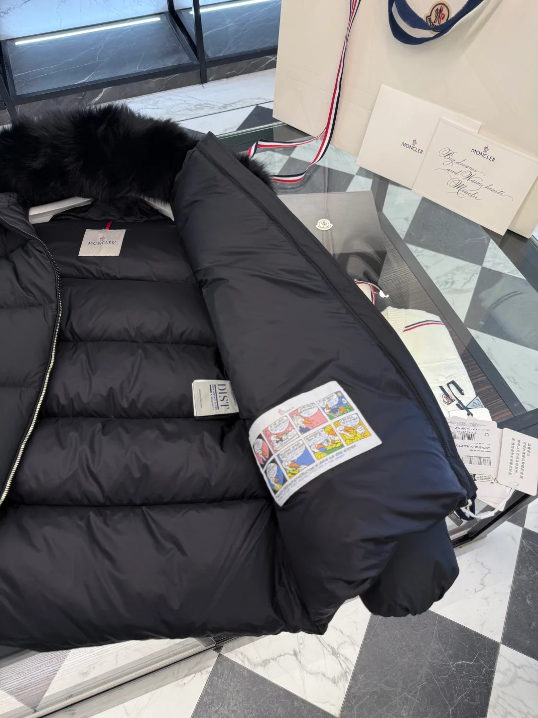 Women's Jackets And Down Jackets MONCLER 18510380
