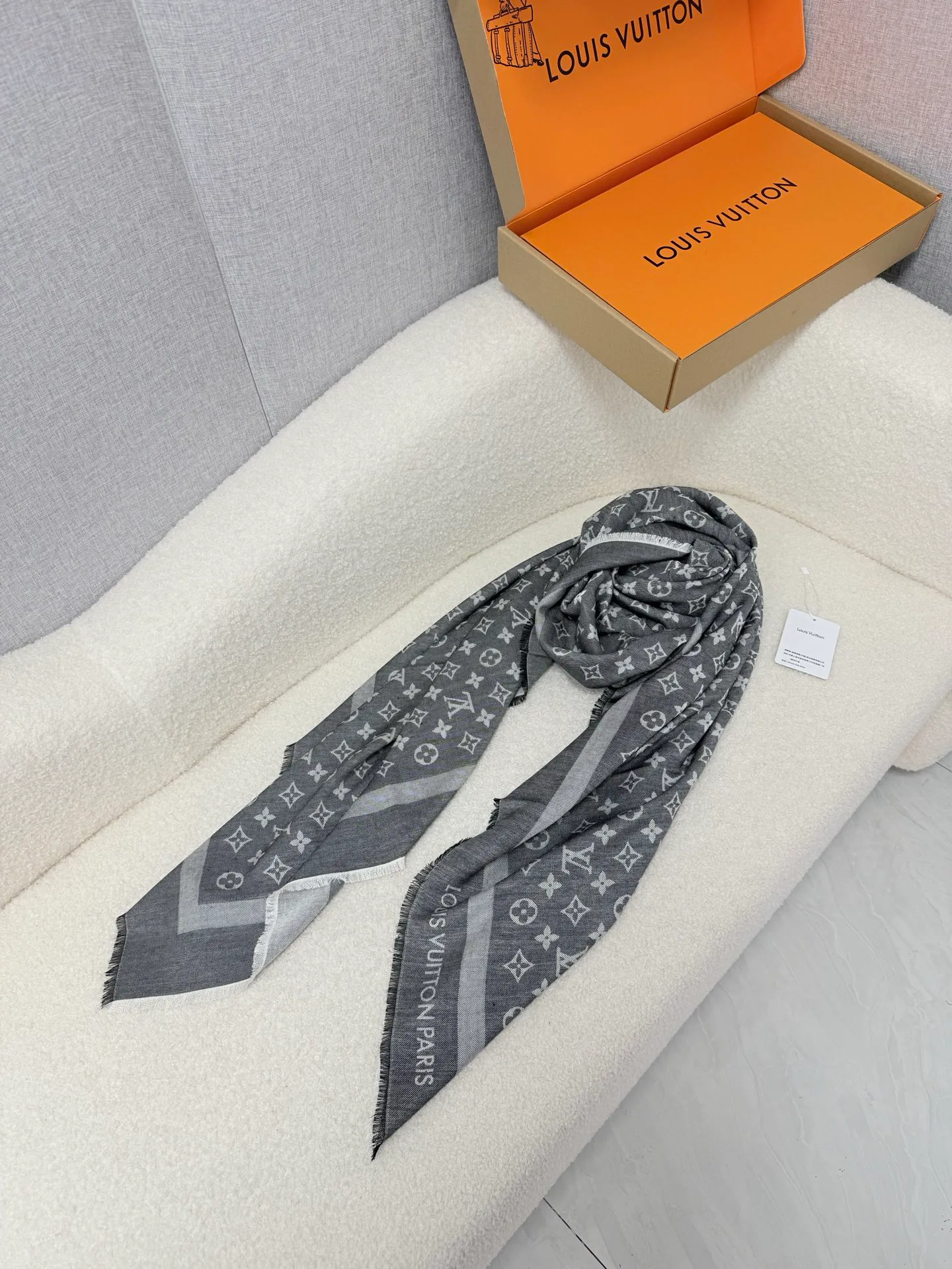 Scarves LOUIS VUITTON 18003377