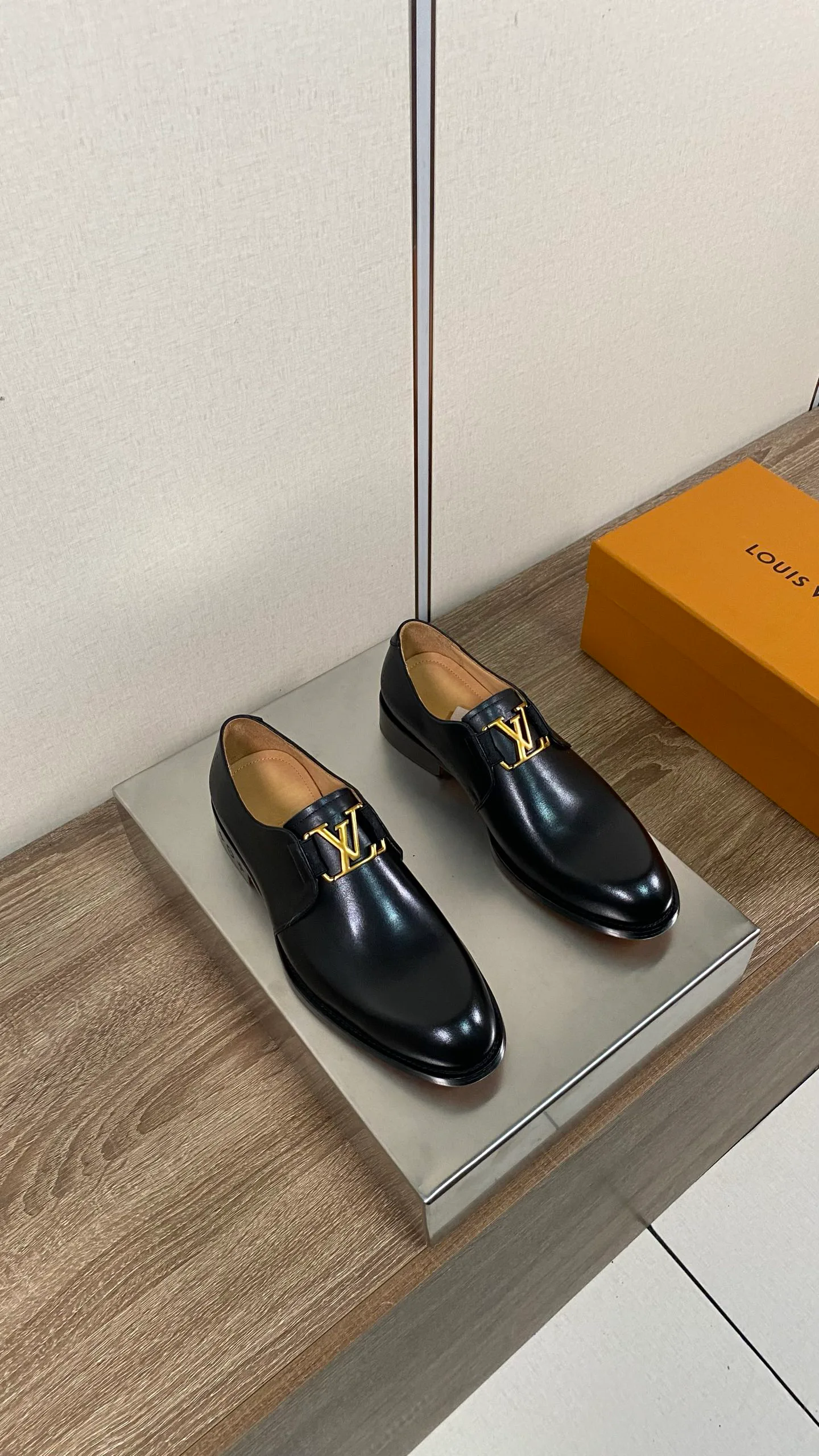 Men's Loafers And Dress Shoes LOUIS VUITTON 18078687