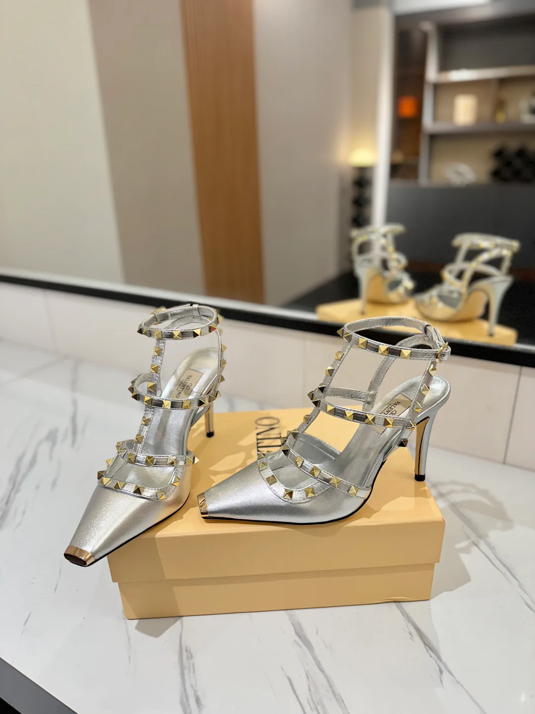 Women's Open-Toe Sandals VALENTINO 17366652
