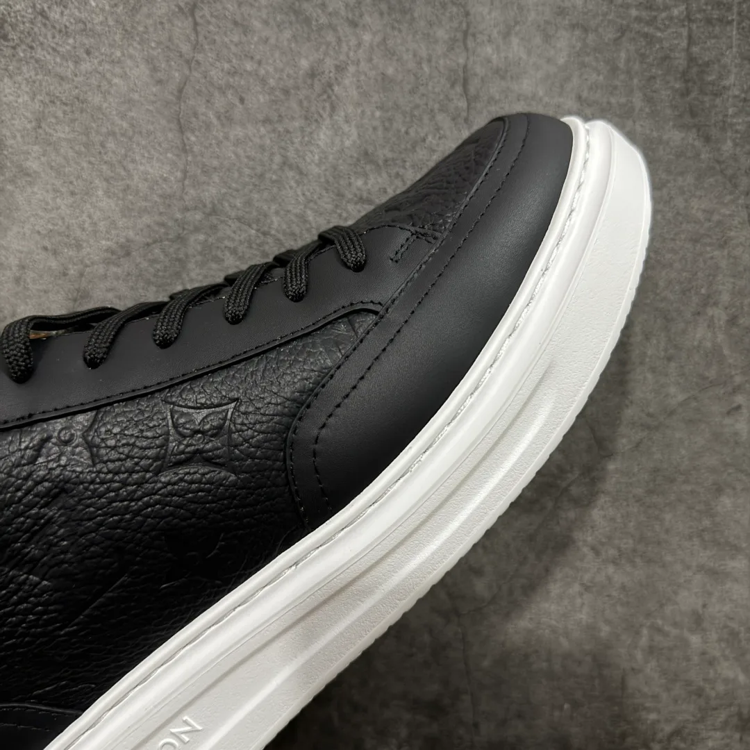 Men's Sneakers LOUIS VUITTON 18404671