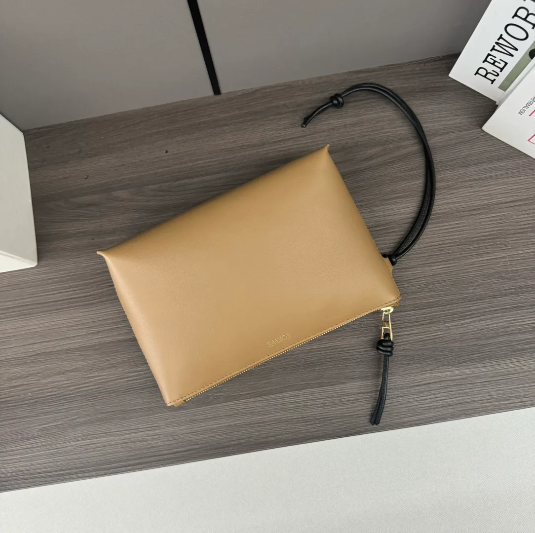 Women's Clutches LOEWE 18116464