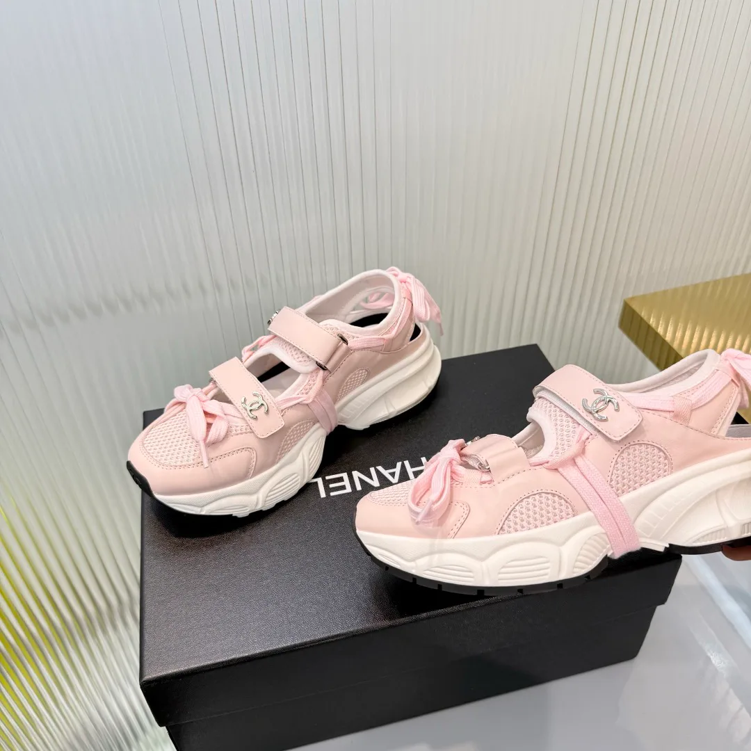 Women's Sneakers CHANEL 18366969