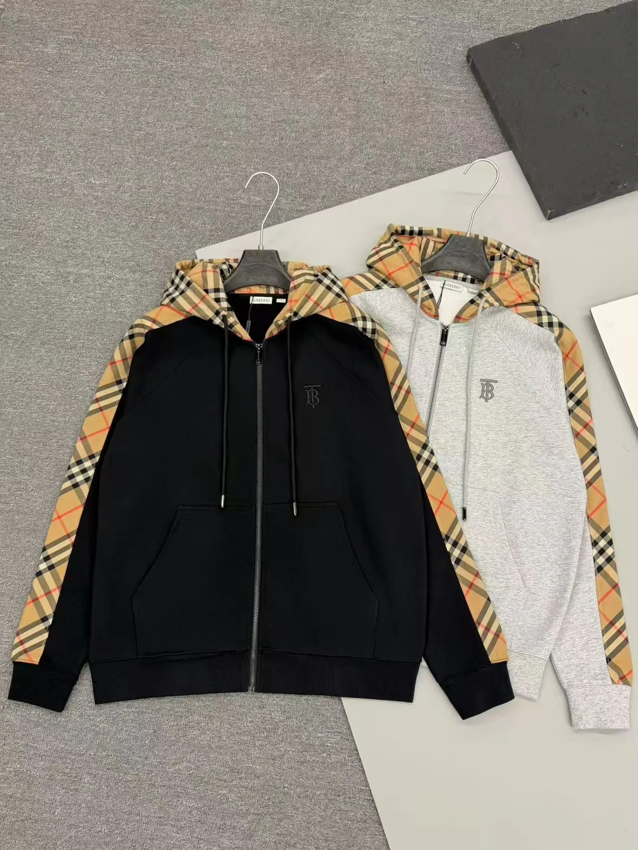 Women's Sweatshirts And Hoodies BURBERRY 18129769