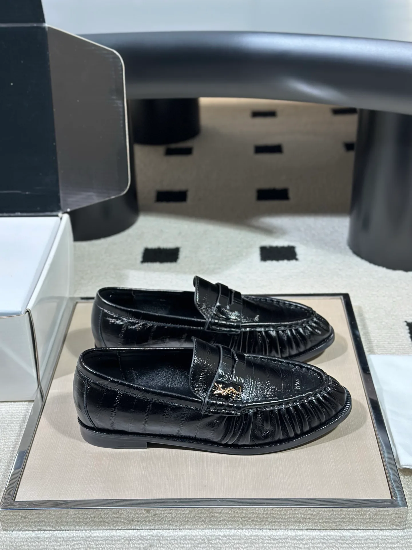 Women's Loafers And Moccasins SAINT LAURENT 18041767