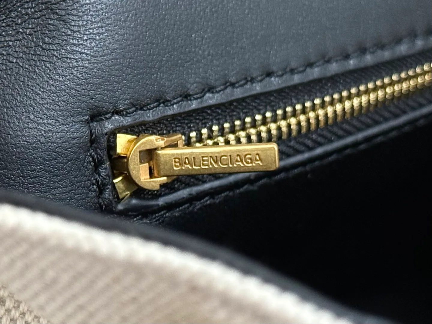 Классические Сумки Женские Balenciaga 18608571