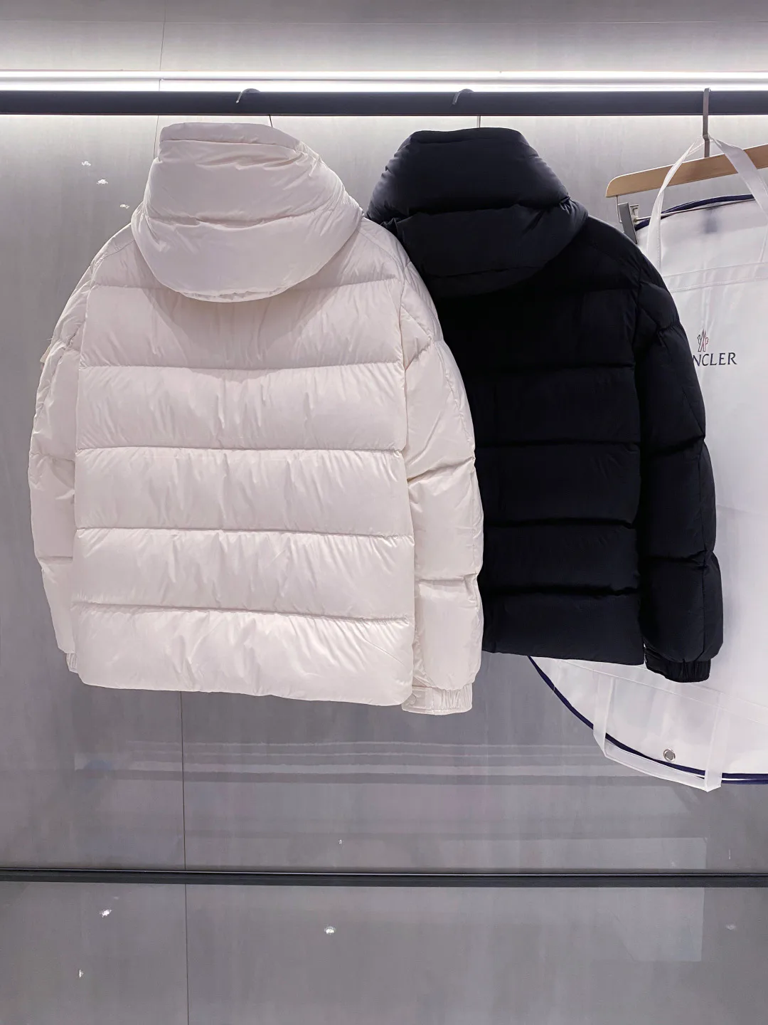 Куртки И Пуховики Мужские Moncler 18572325