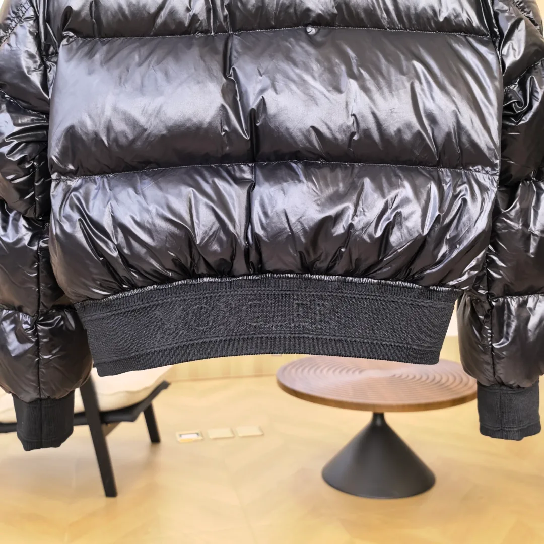 Women's Jackets And Down Jackets MONCLER 18432308