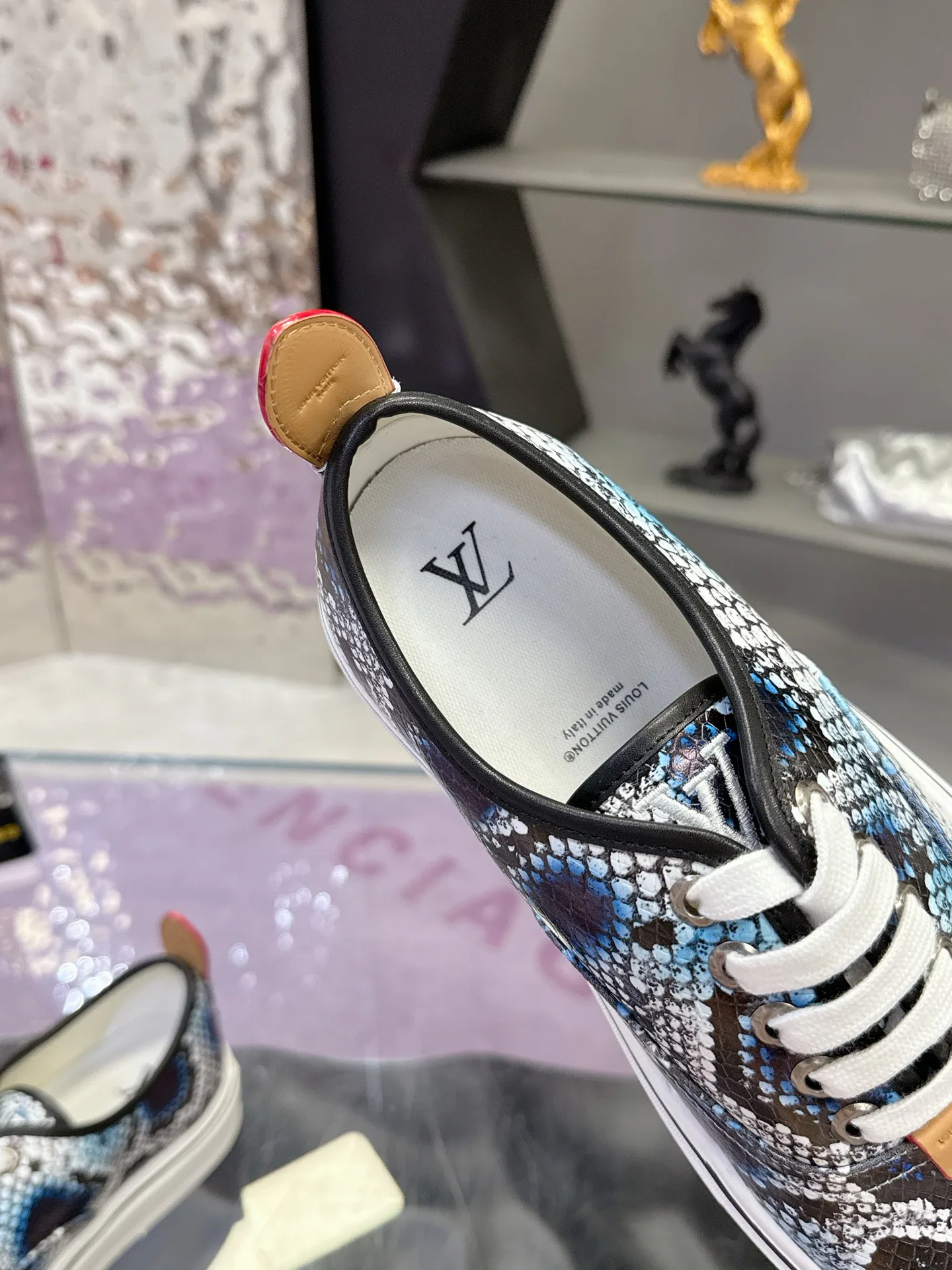 Men's Sneakers LOUIS VUITTON 17930910