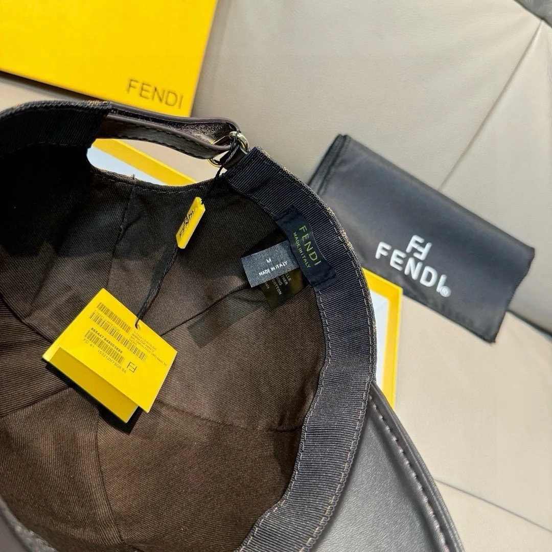 Hats FENDI 17515239