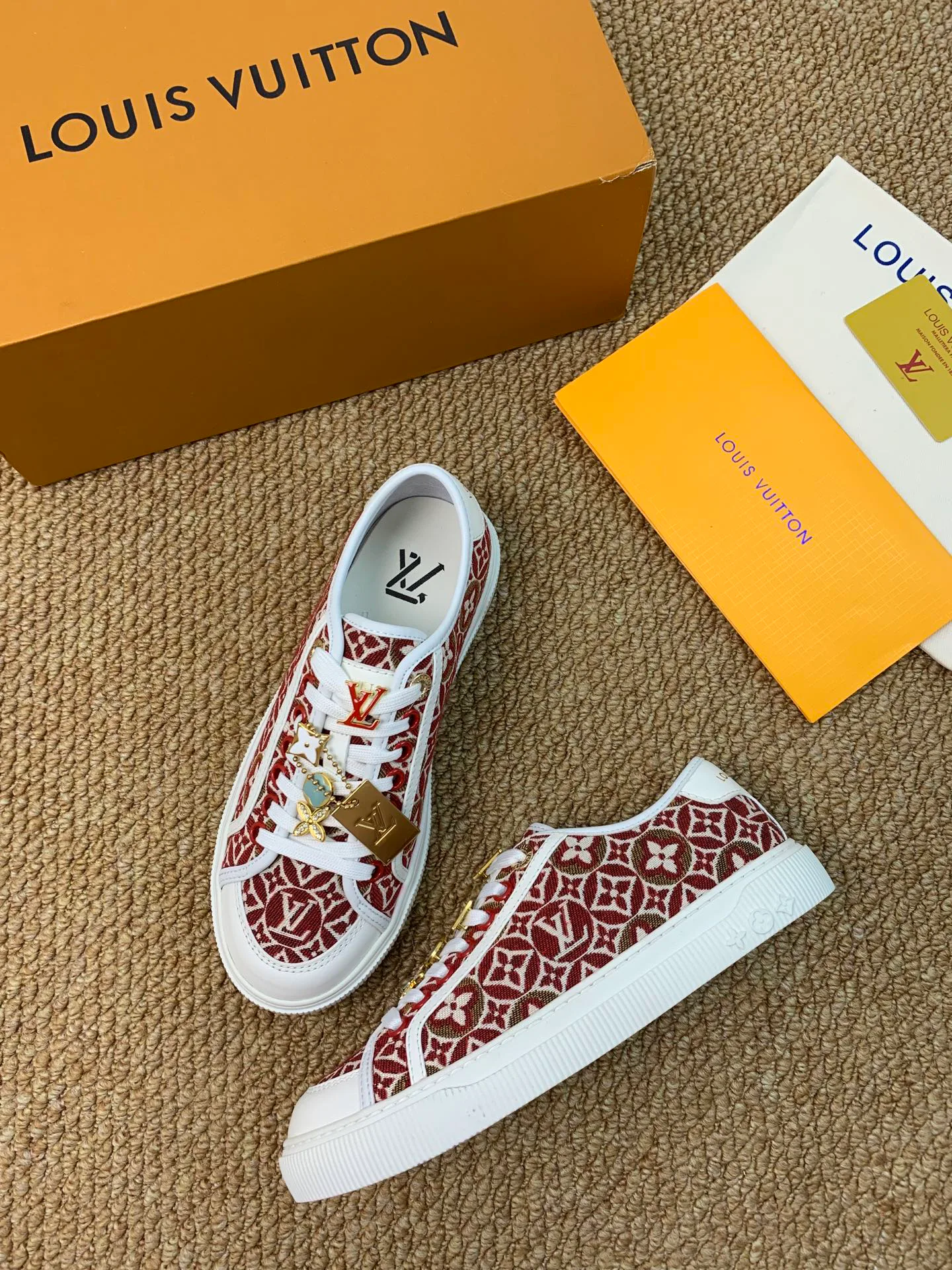 Women's Sneakers LOUIS VUITTON 17545196