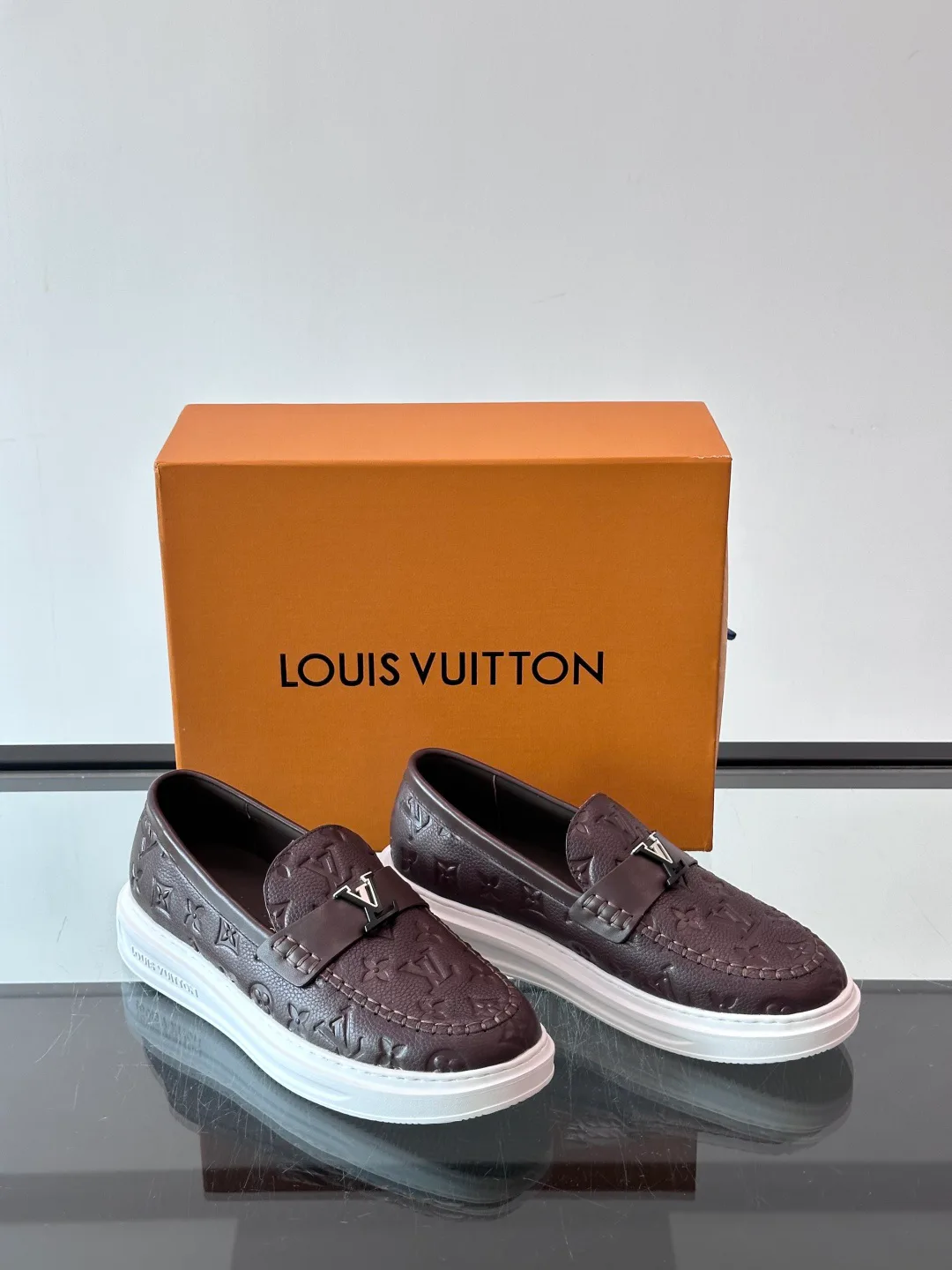Men's Loafers And Dress Shoes LOUIS VUITTON 18400587