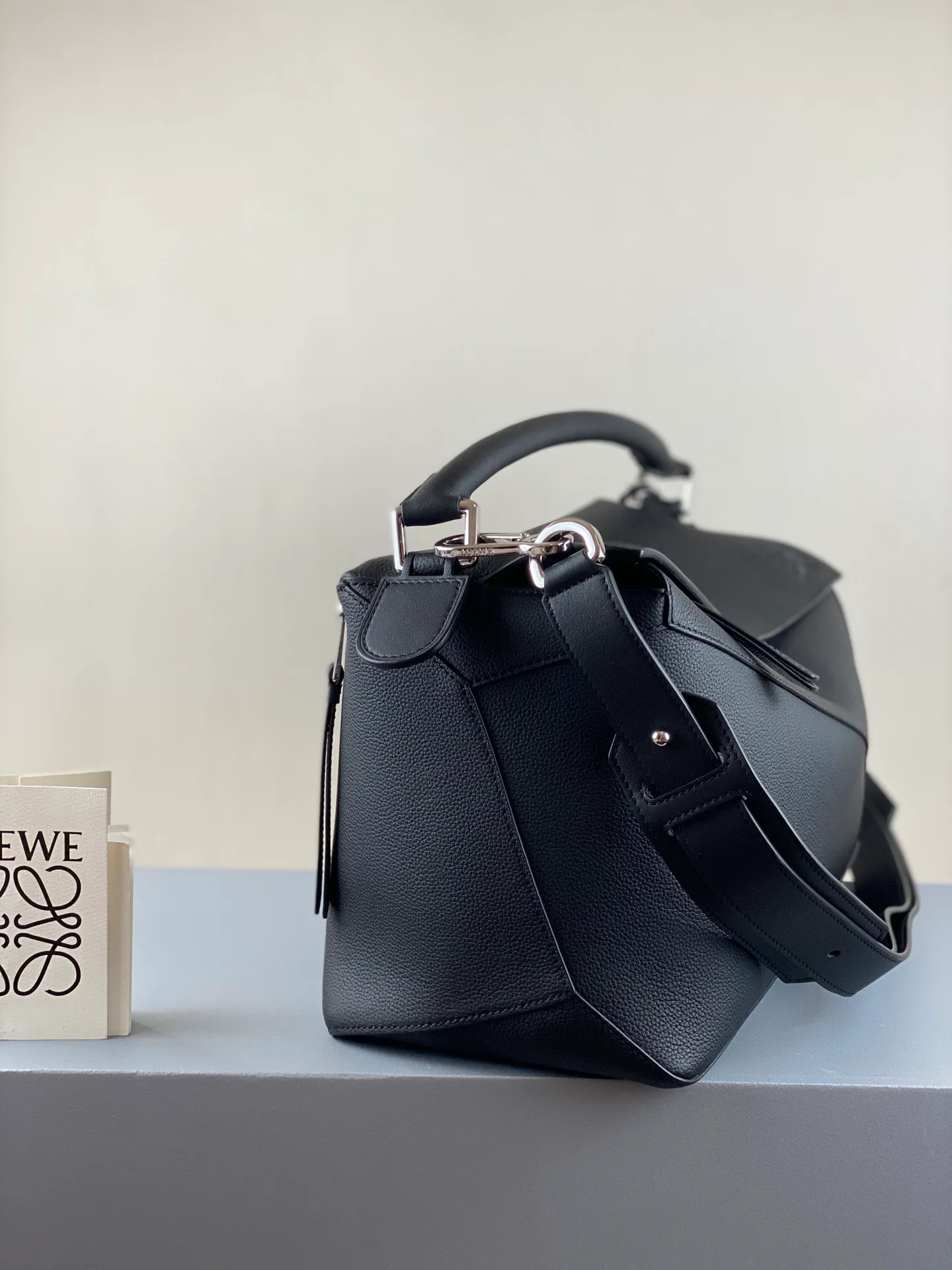 Women's Classic Handbags LOEWE 18177572