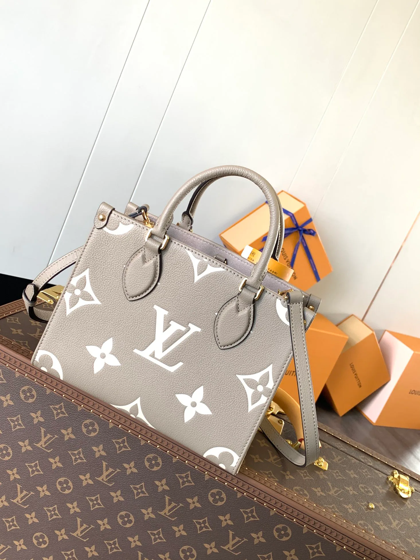 Women's Classic Handbags LOUIS VUITTON 18148123