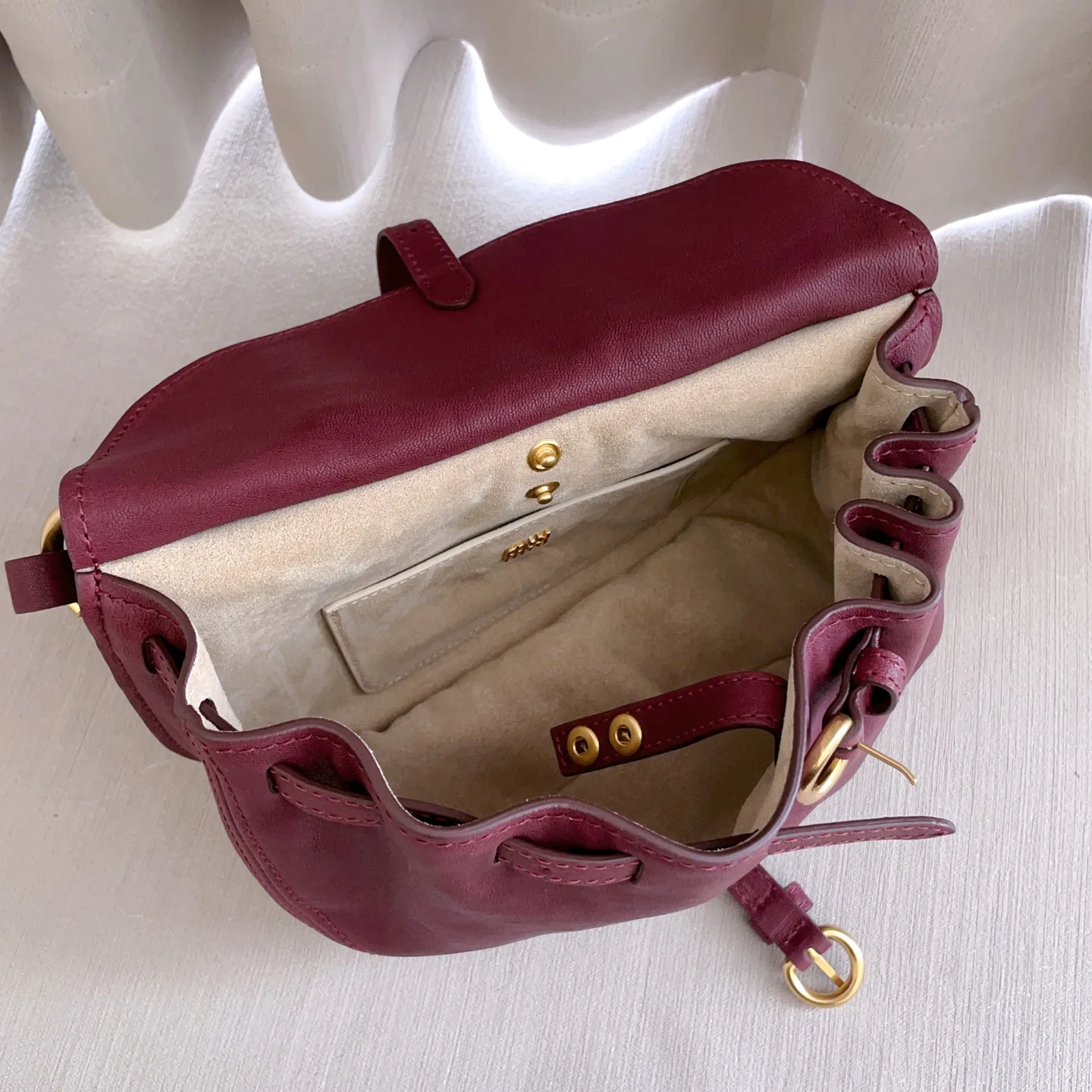 Классические Сумки Женские Miu Miu 18602470
