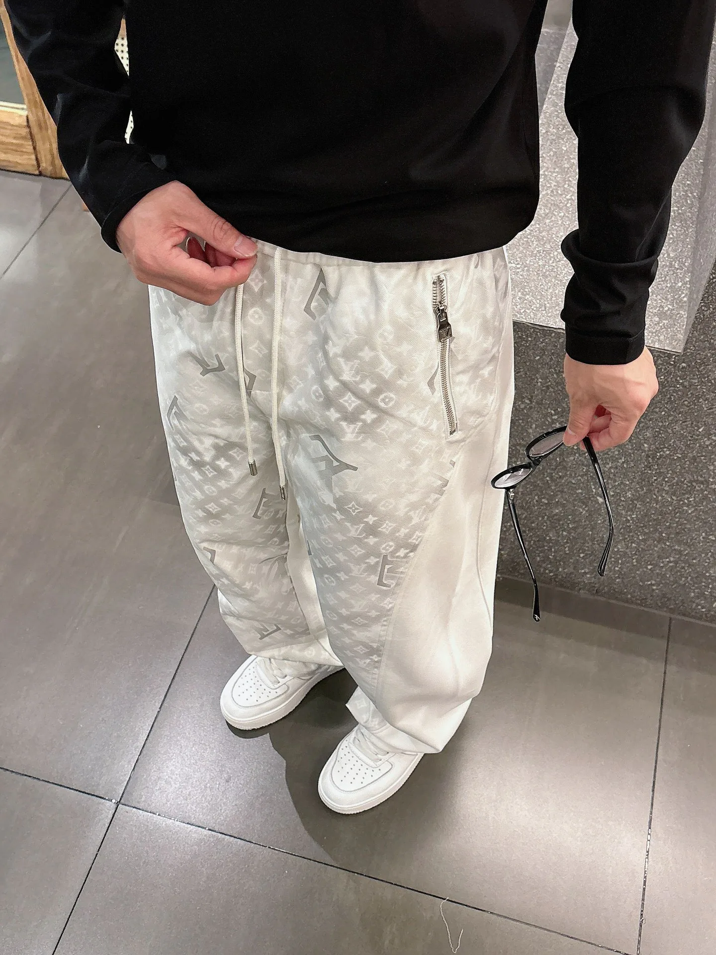 Men's Trousers LOUIS VUITTON 18340436