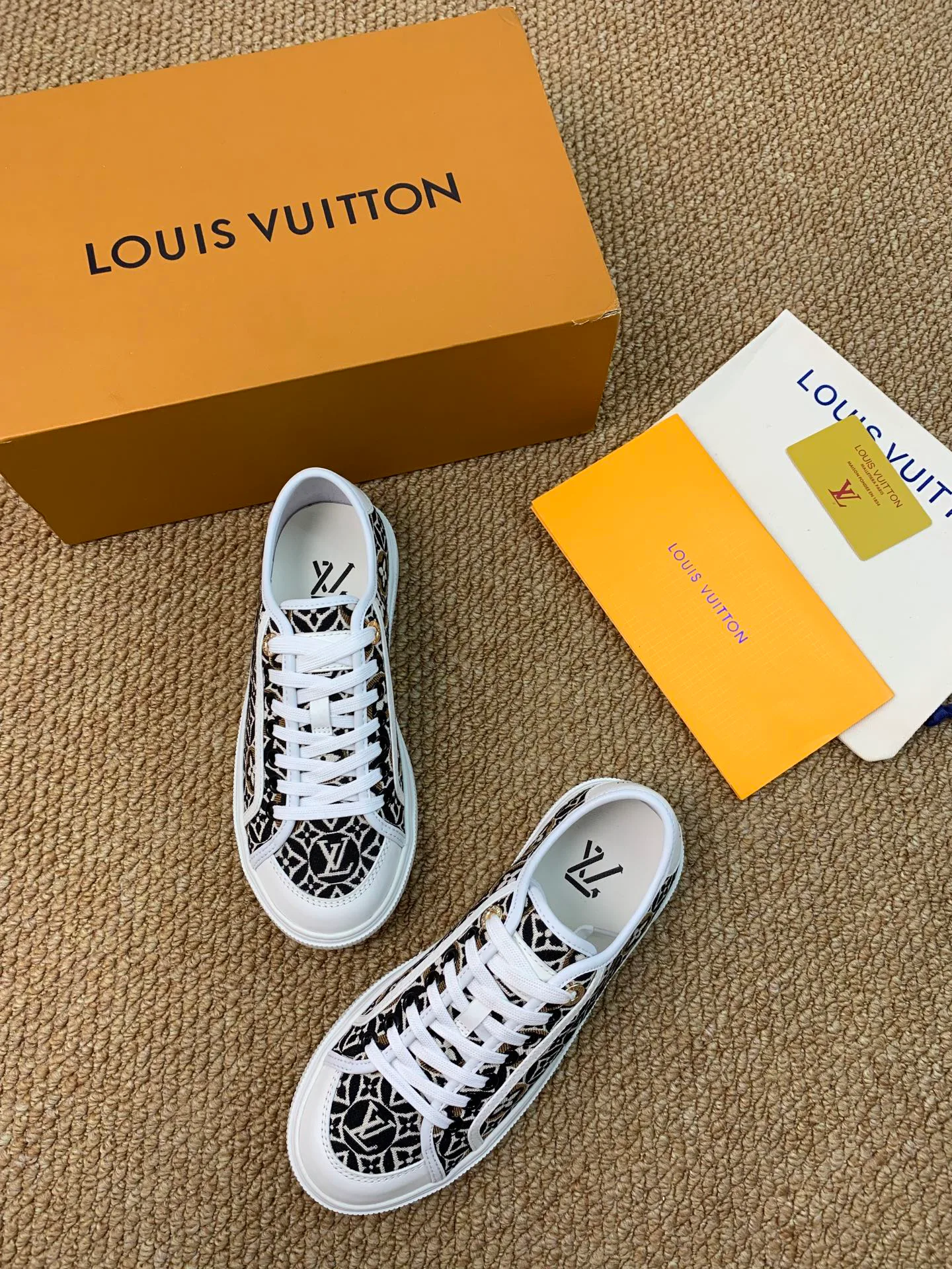 Women's Sneakers LOUIS VUITTON 17545201