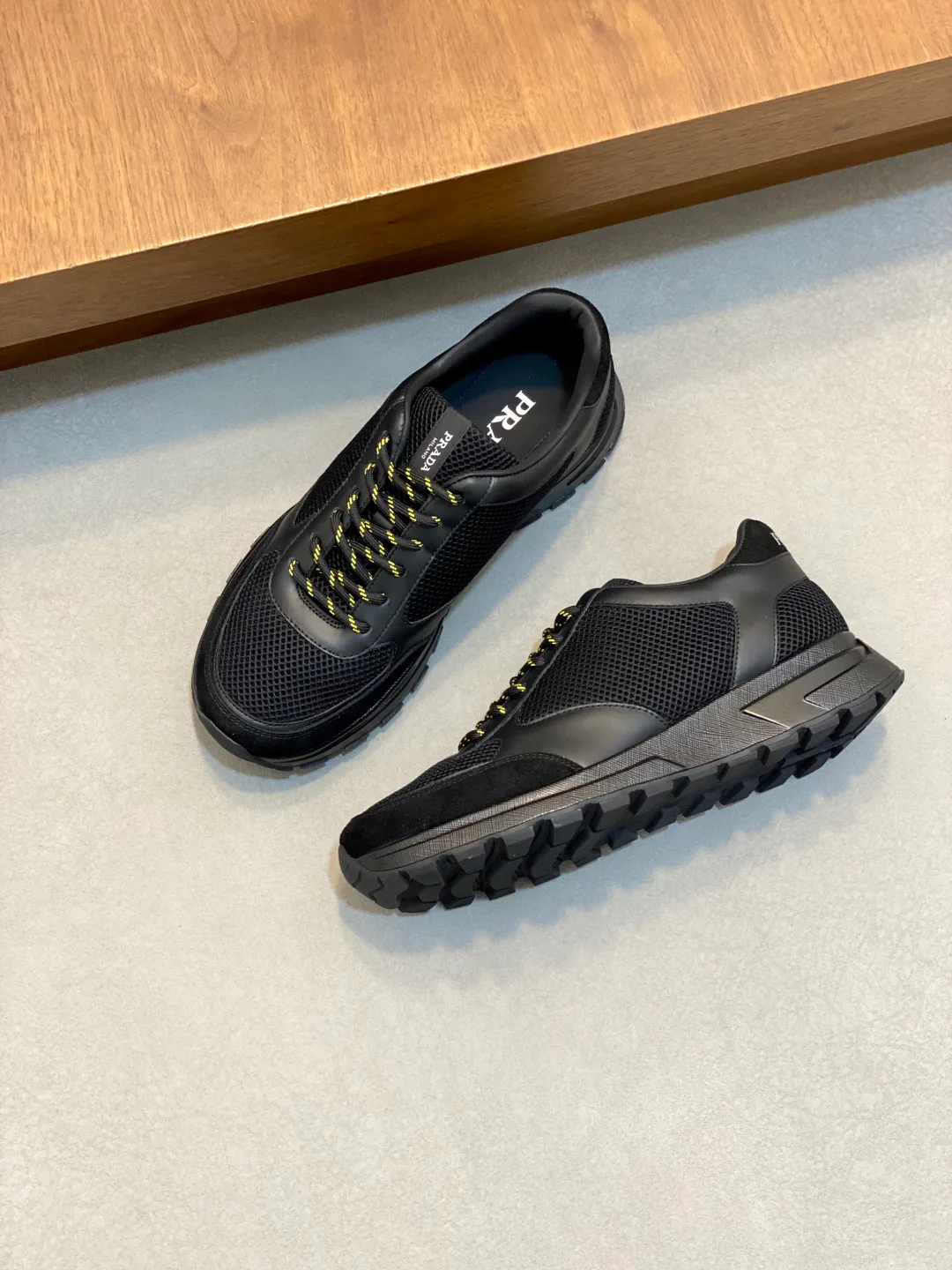Men's Sneakers PRADA 18079032