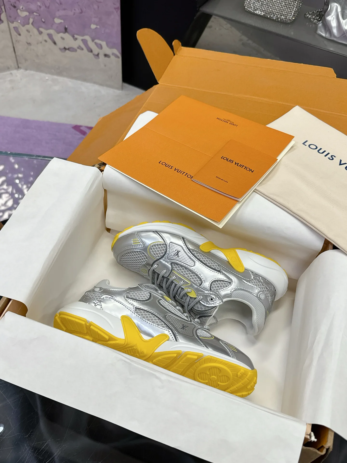 Women's Sneakers LOUIS VUITTON 17530433