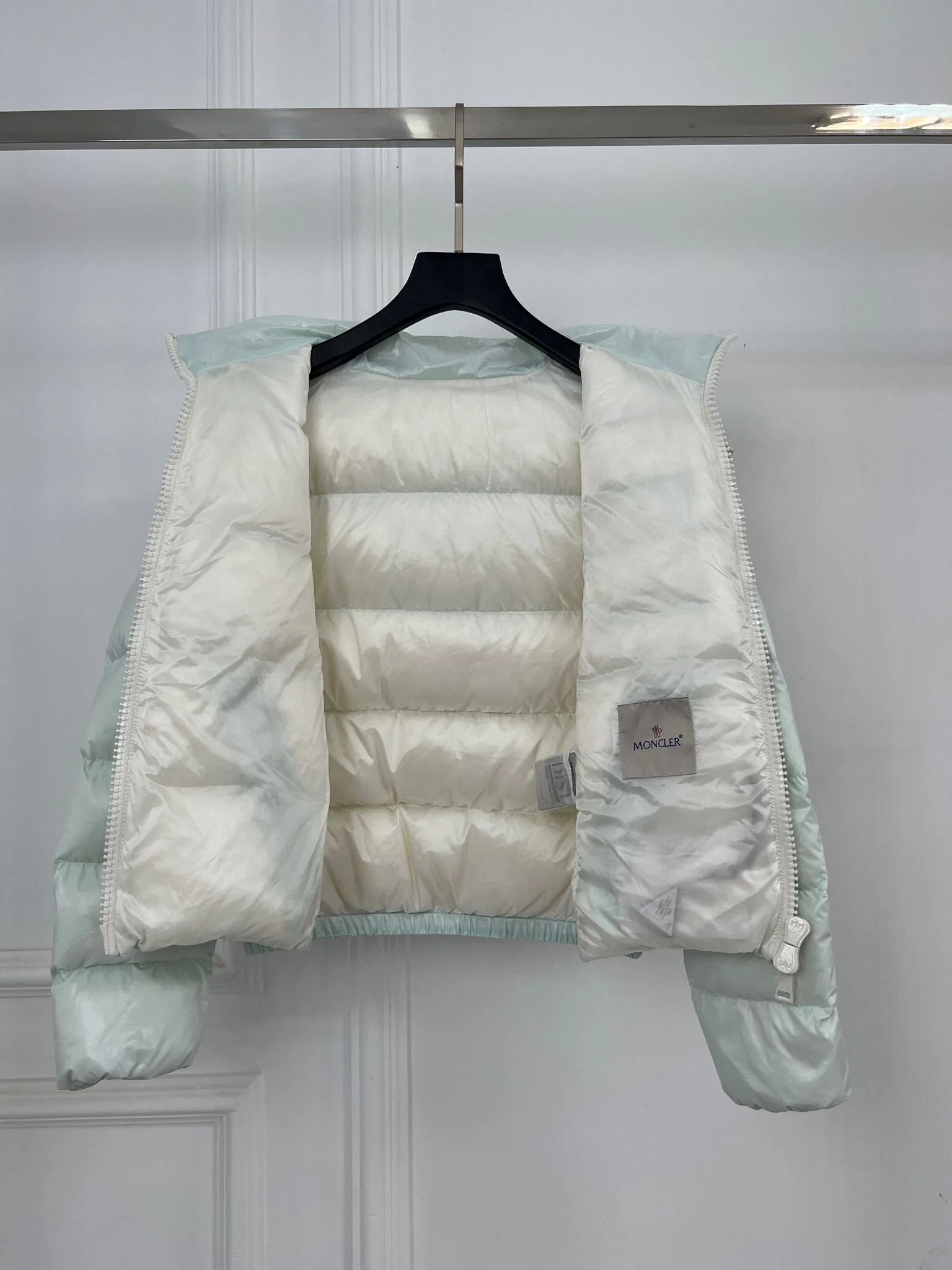 Women's Jackets And Down Jackets MONCLER 18416221