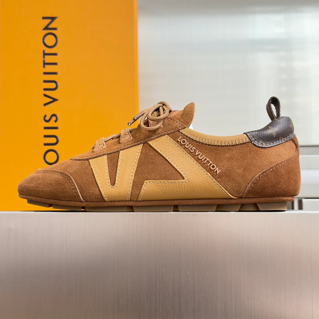 Women's Sneakers LOUIS VUITTON 17780698