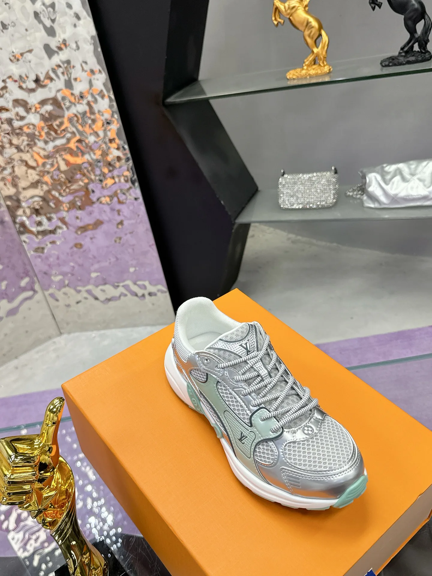 Women's Sneakers LOUIS VUITTON 17530432