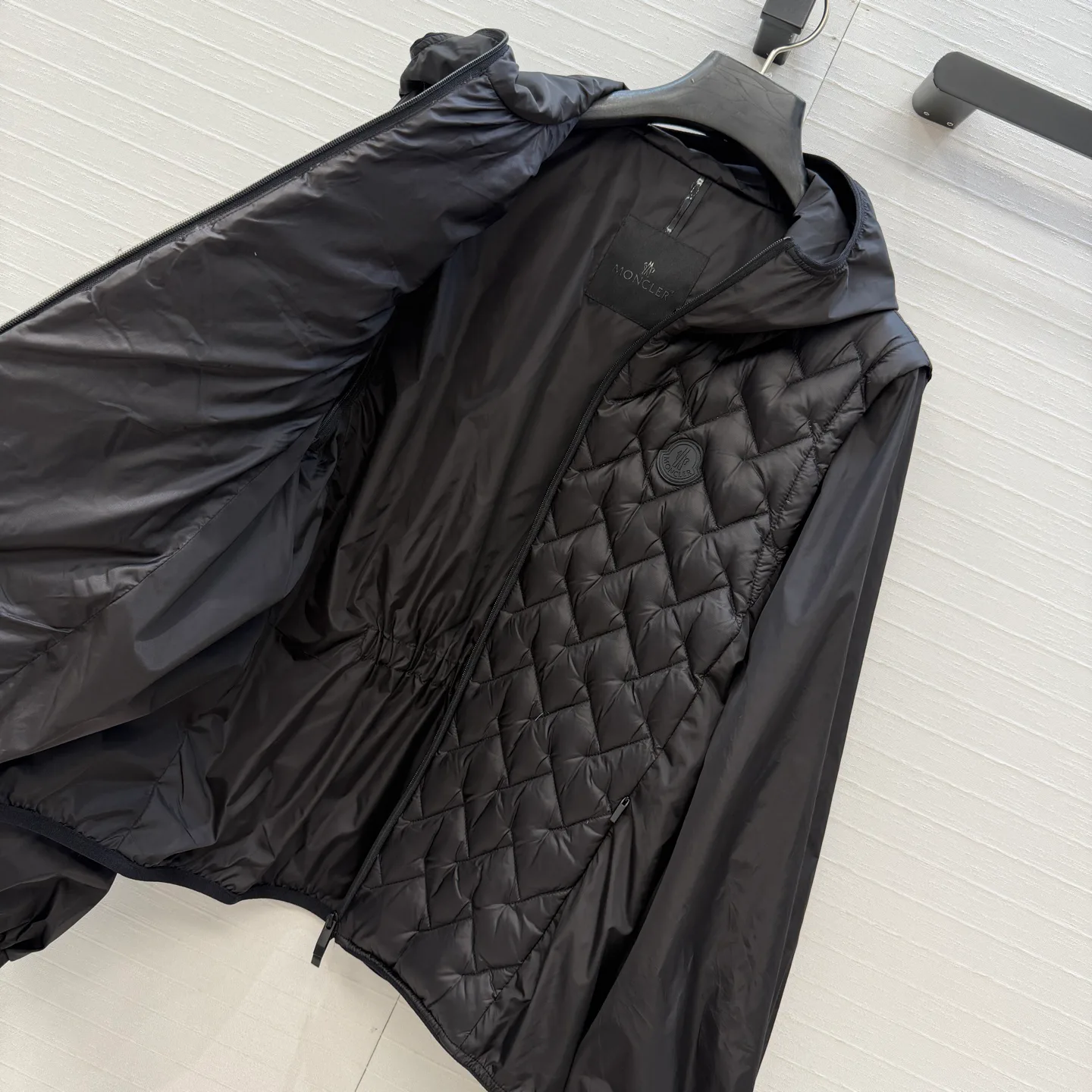 Women's Jackets And Down Jackets MONCLER 18023544