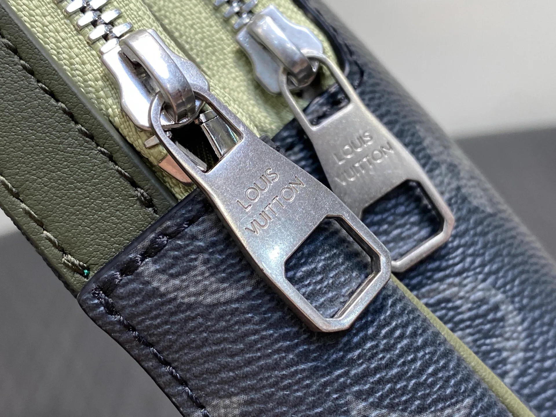 Women's Shoulder Bags LOUIS VUITTON 17548262