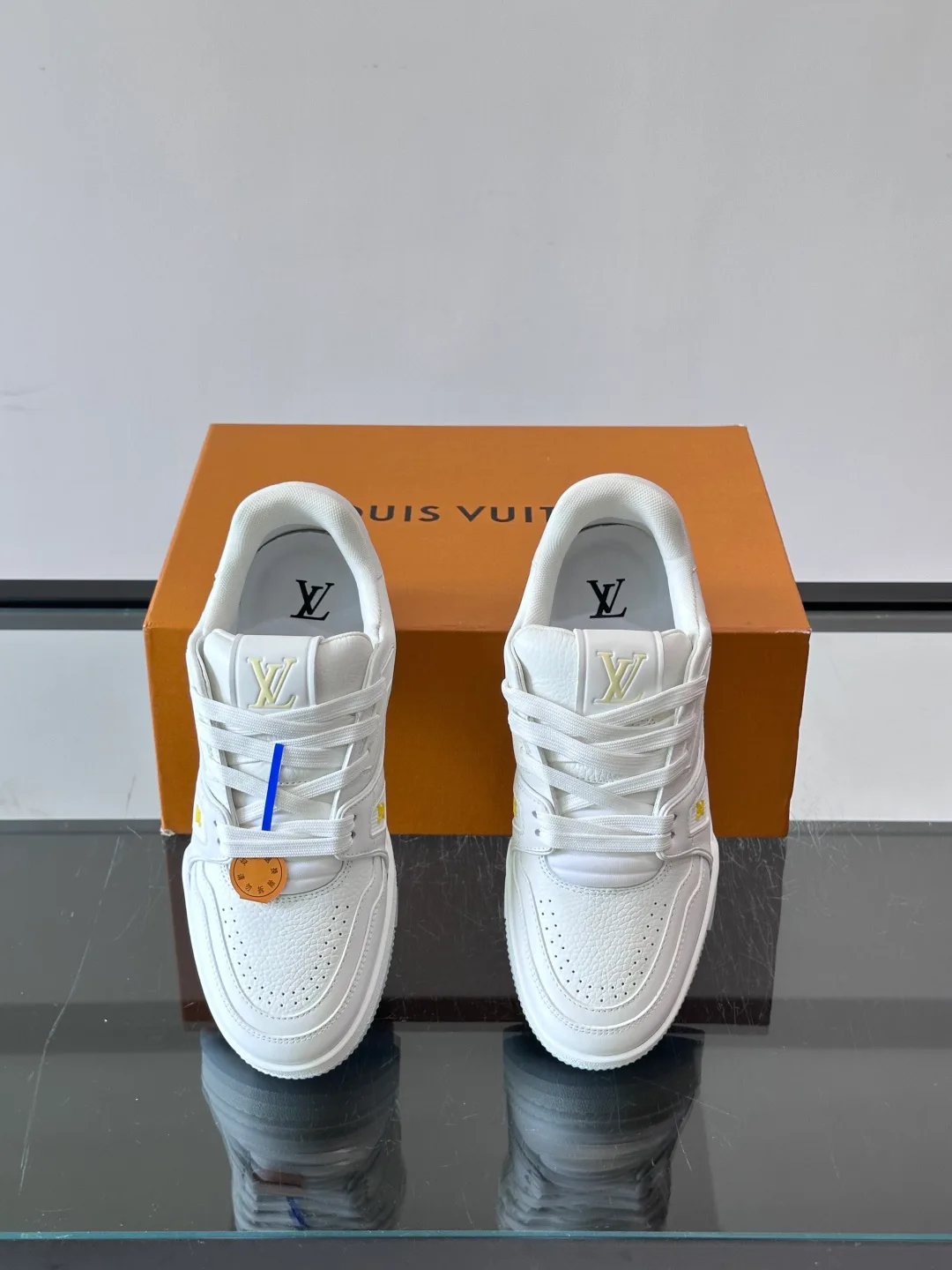 Women's Sneakers LOUIS VUITTON 17588568