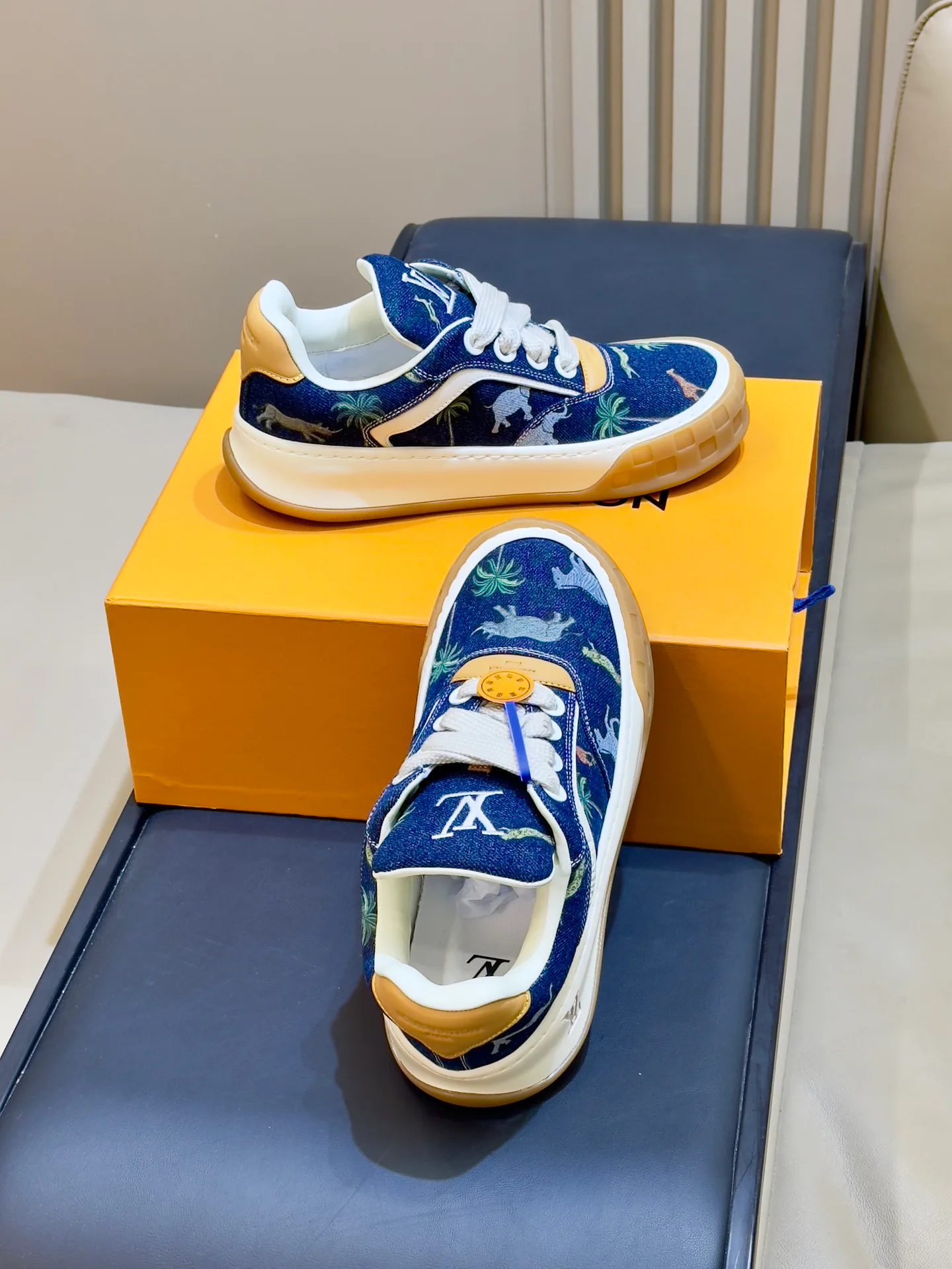 Women's Sneakers LOUIS VUITTON 18073517