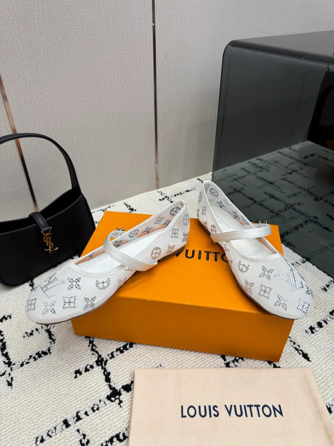 Women's Ballet Flats LOUIS VUITTON 17947012
