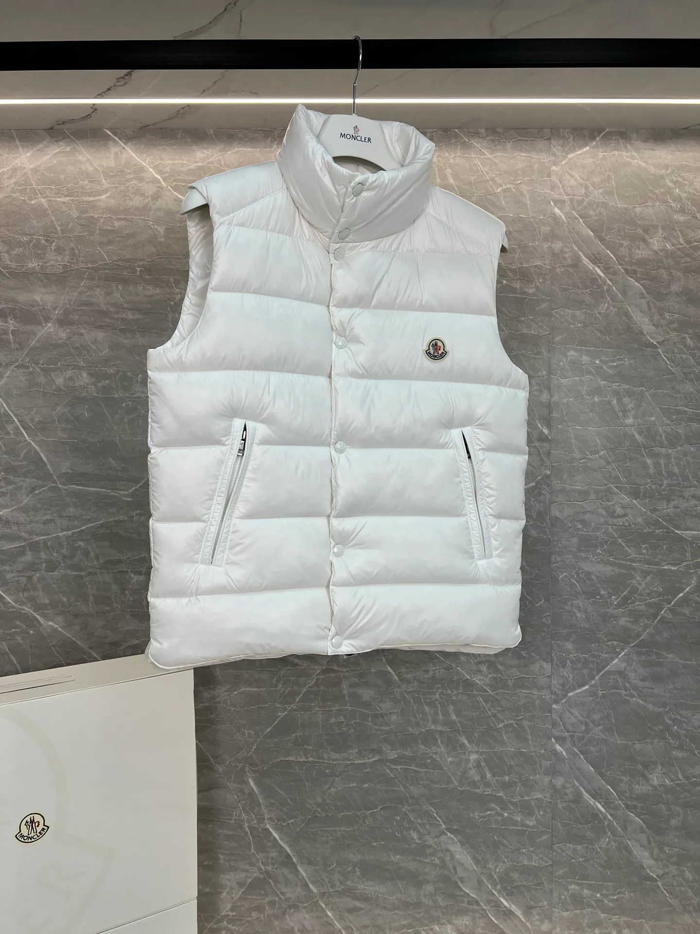 Men's Vests MONCLER 18111355