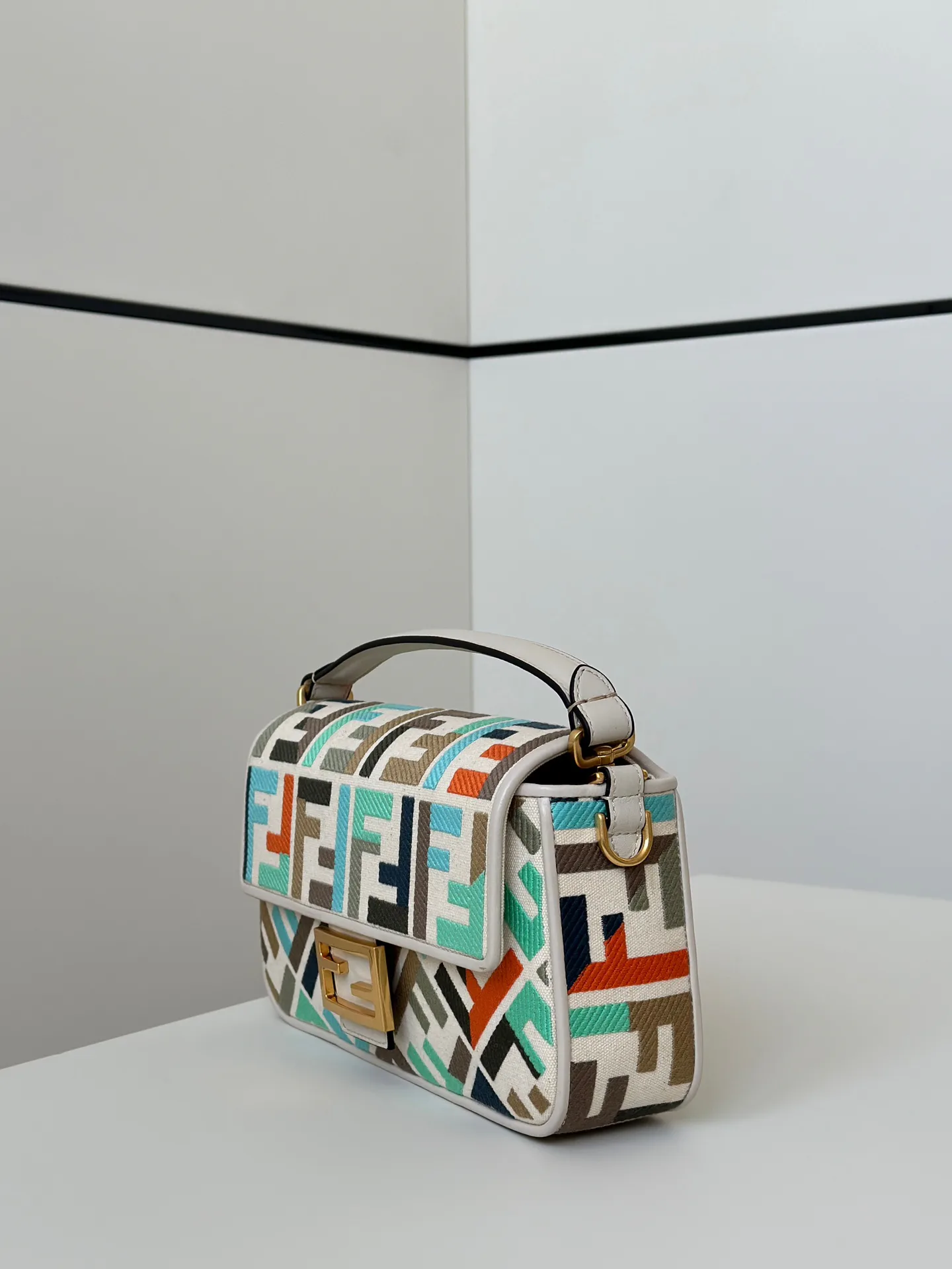Women's Classic Handbags FENDI 18116179