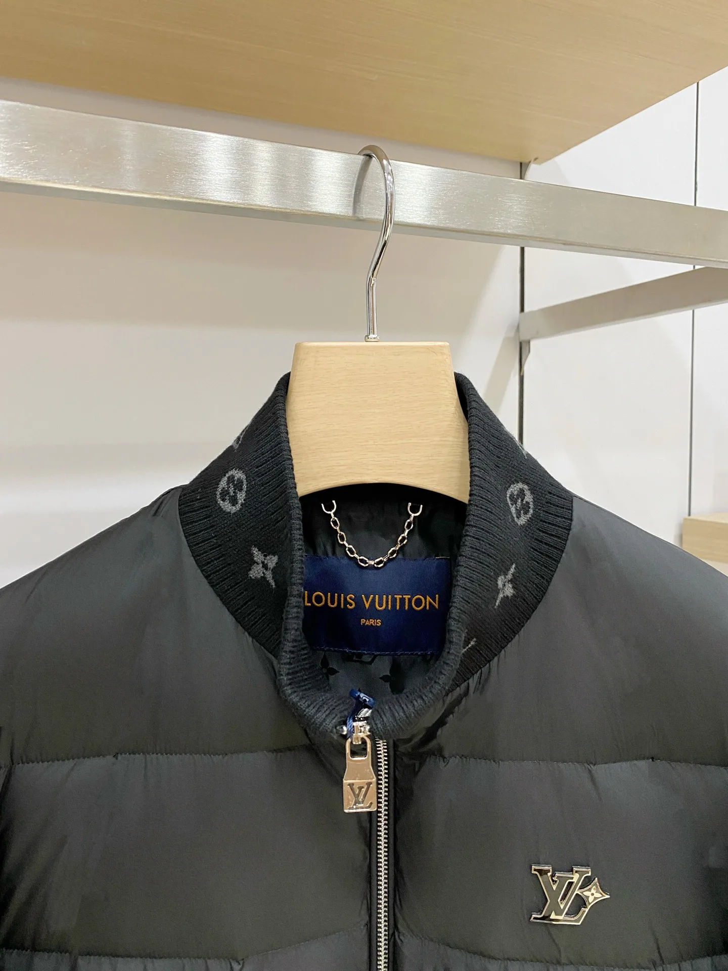 Men's Jackets And Down Jackets LOUIS VUITTON 18374654