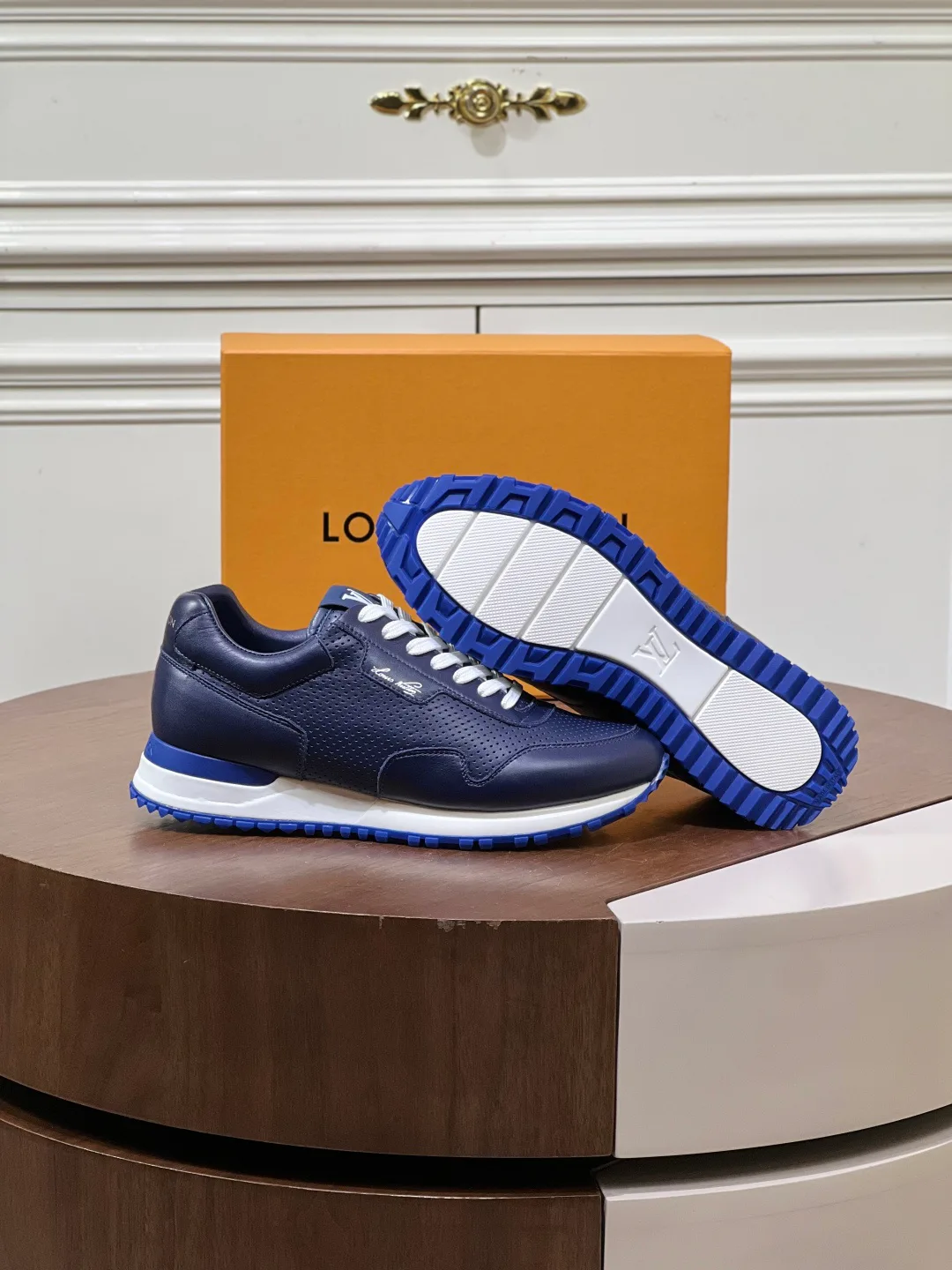 Men's Sneakers LOUIS VUITTON 18039347