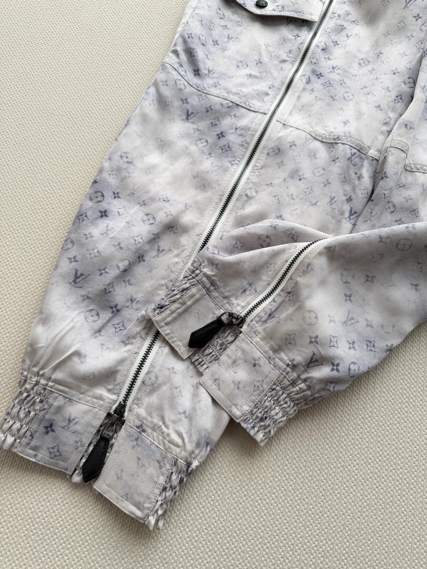 Women's Trousers LOUIS VUITTON 17307672