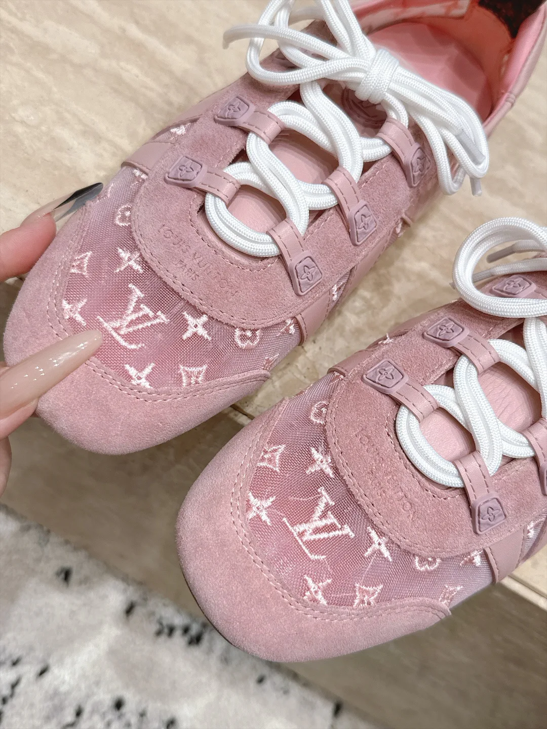 Women's Sneakers LOUIS VUITTON 18091990