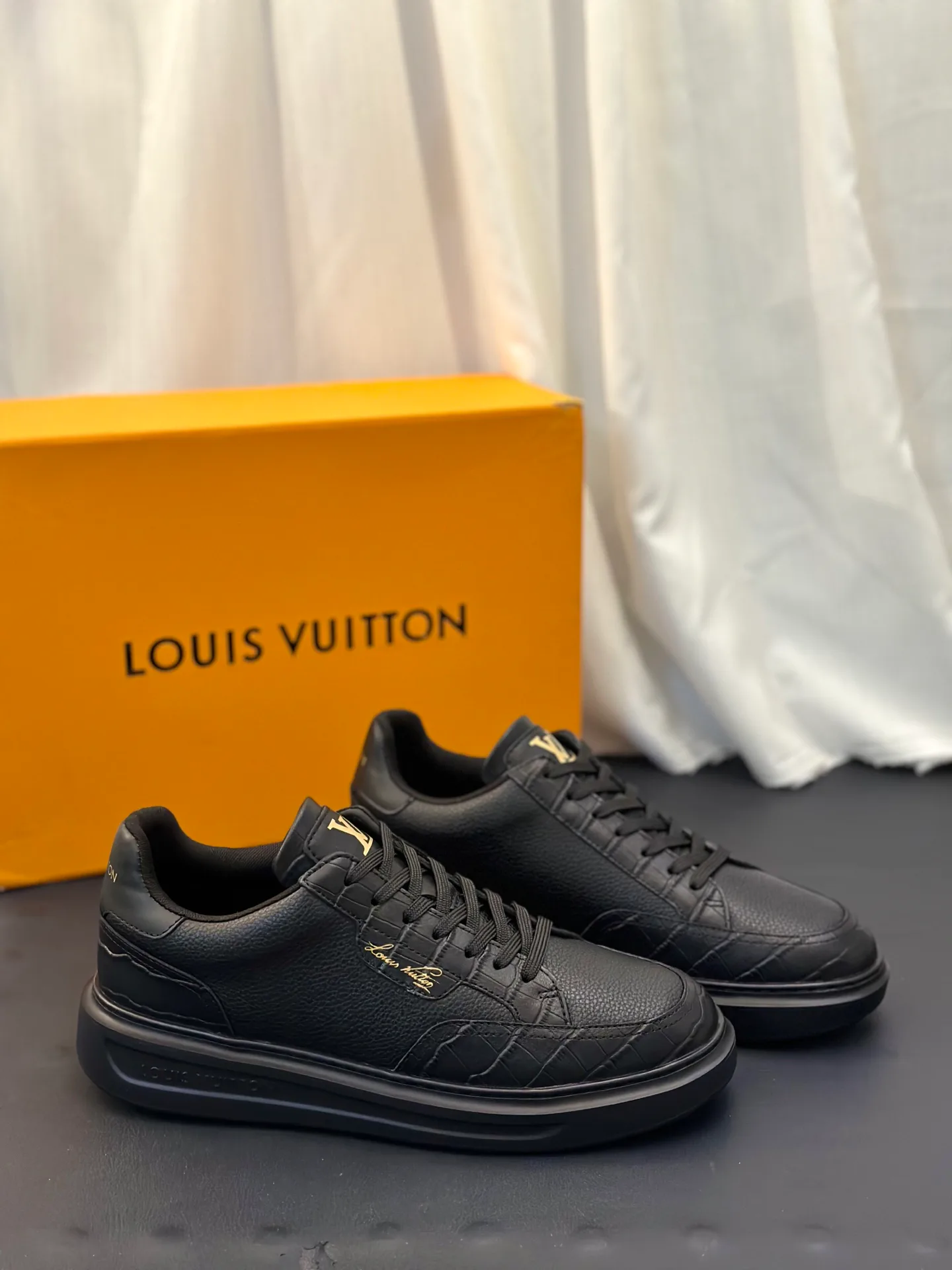 Кроссовки Мужские Louis Vuitton 18586717