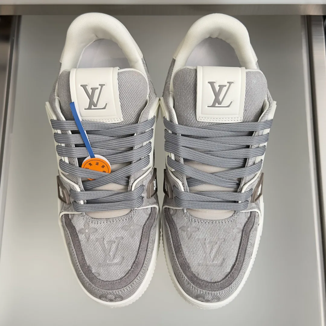 Women's Sneakers LOUIS VUITTON 17483689